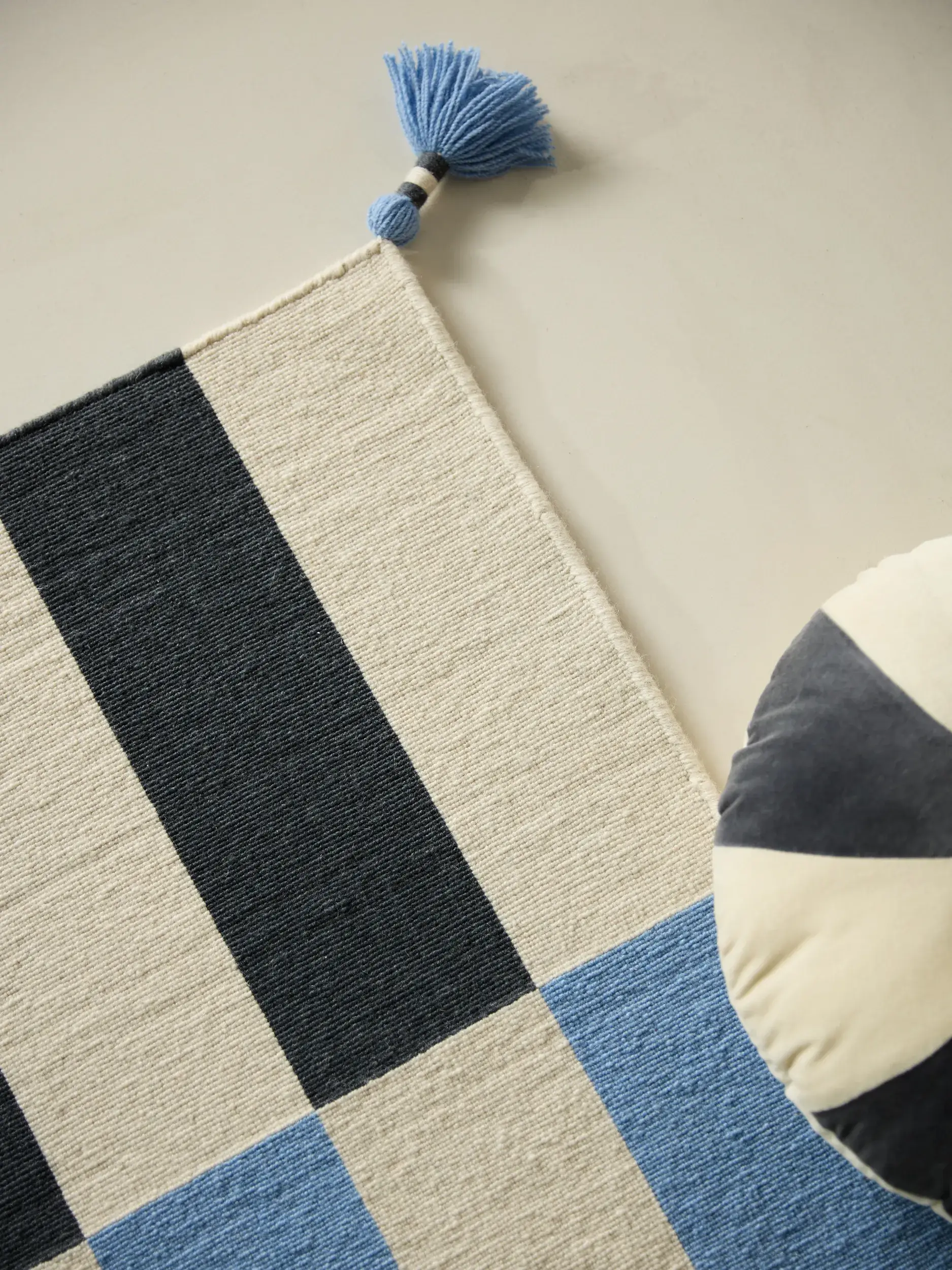 Rug Janou made of 100% Wool in  by Lytte