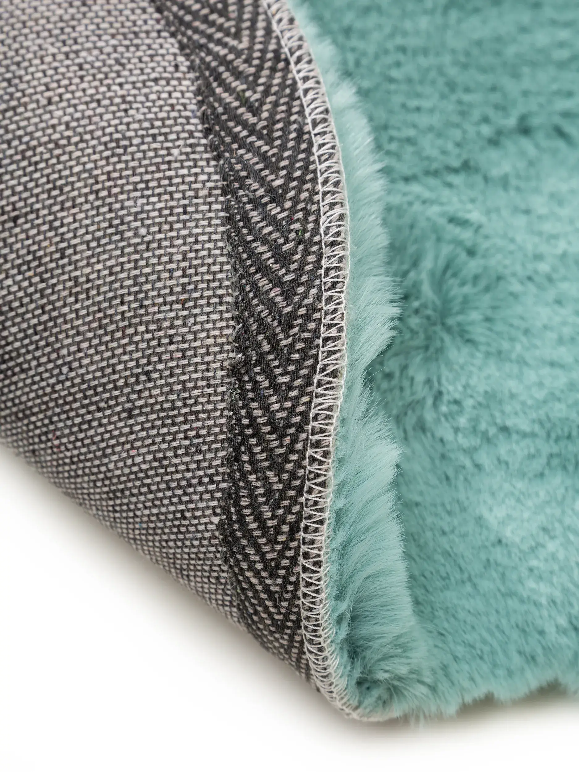 Rug made of 100% Polyester in Blau with a 100% Polyester high pile by Lytte
