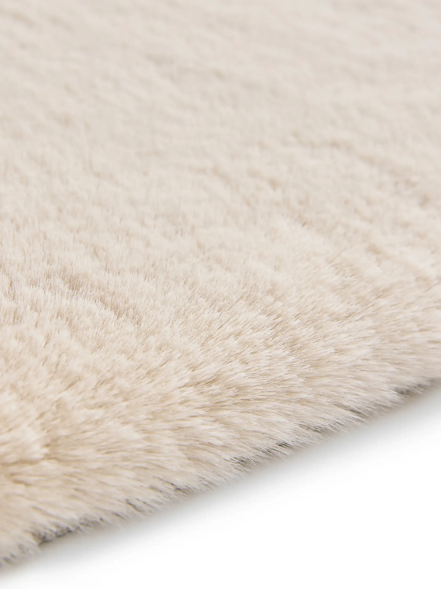 Teppich aus 100% Polyester in Beige mit 100% Polyester hohem Flor von benuta Nest