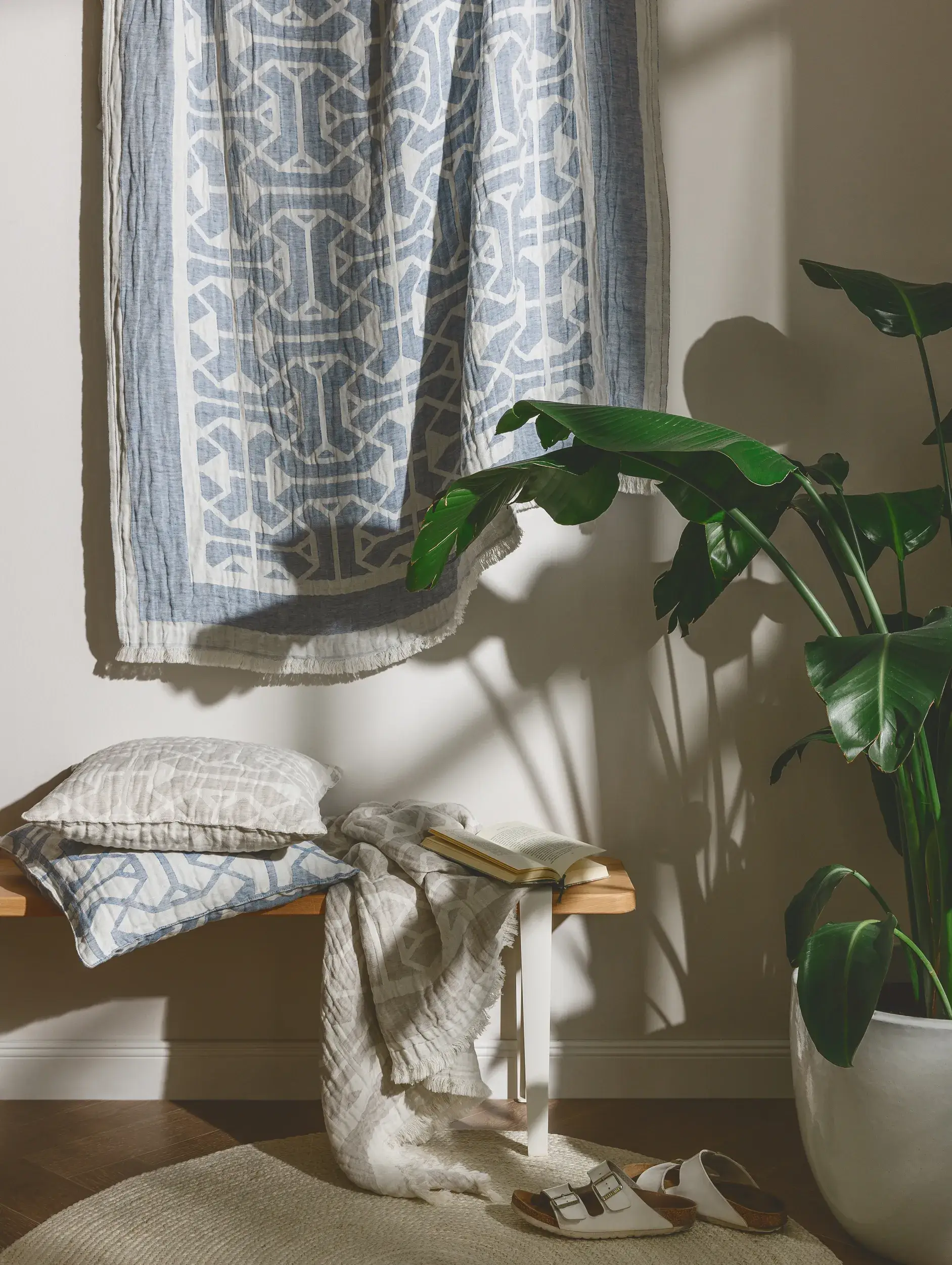Housse de coussin en mélange de lin Sabine Crème en motif Geométrico en 60% Coton, 40% Lin de benuta pure