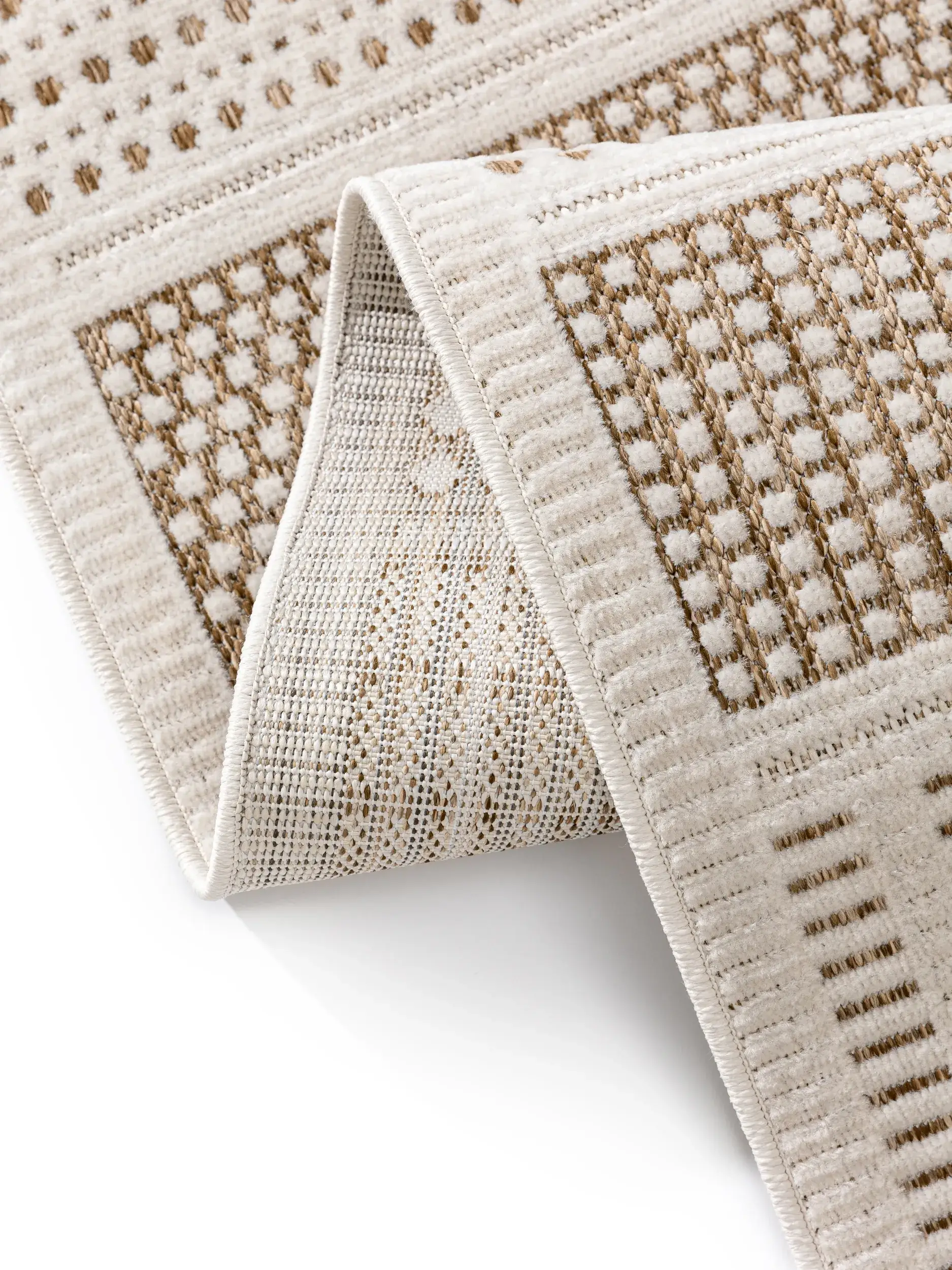 Rug made of 100% Polypropylen in White with a 100% Polypropylen high pile by benuta Basic