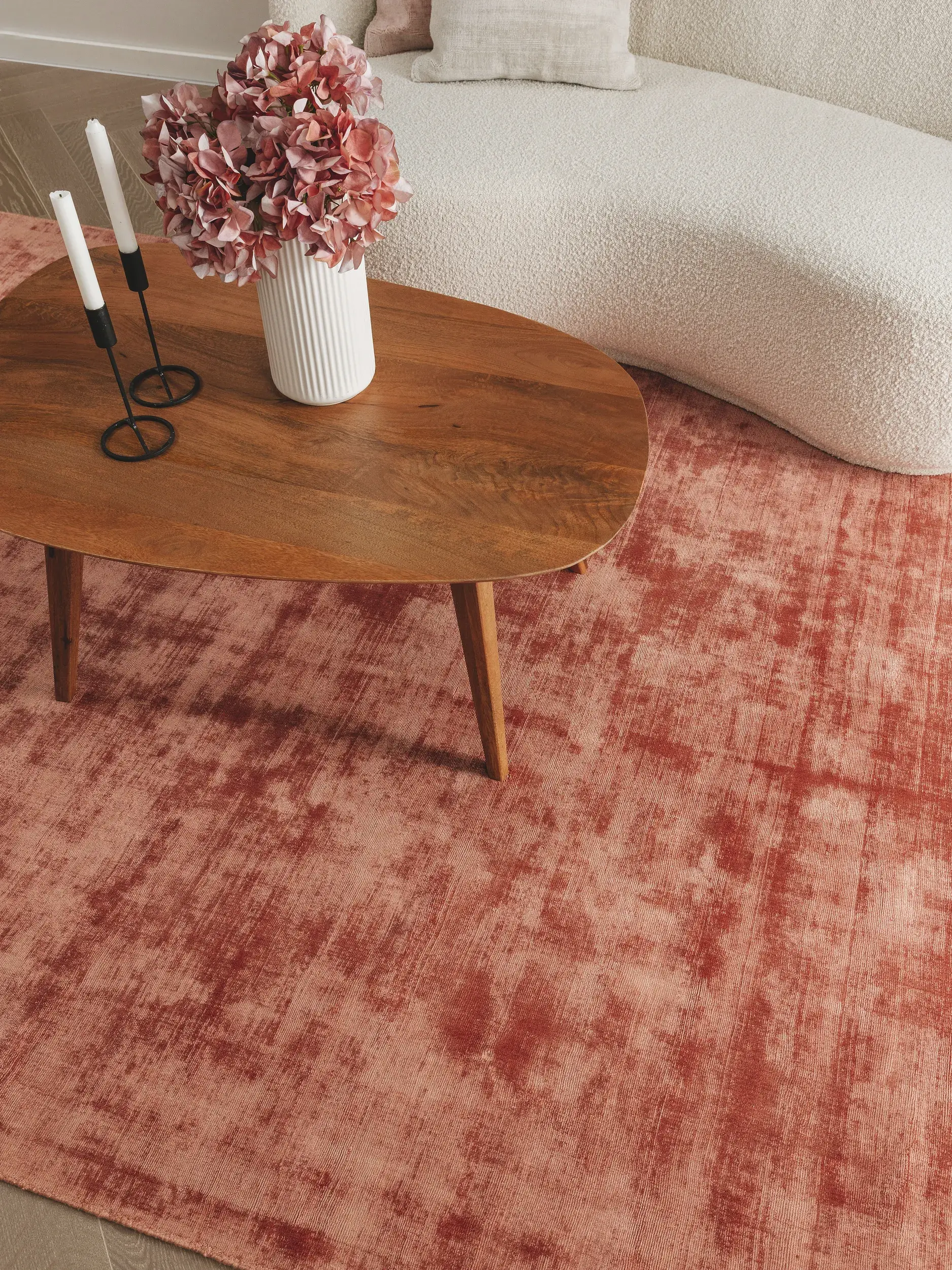Teppich Nova aus 100% Viskose in Orange von benuta Pure
