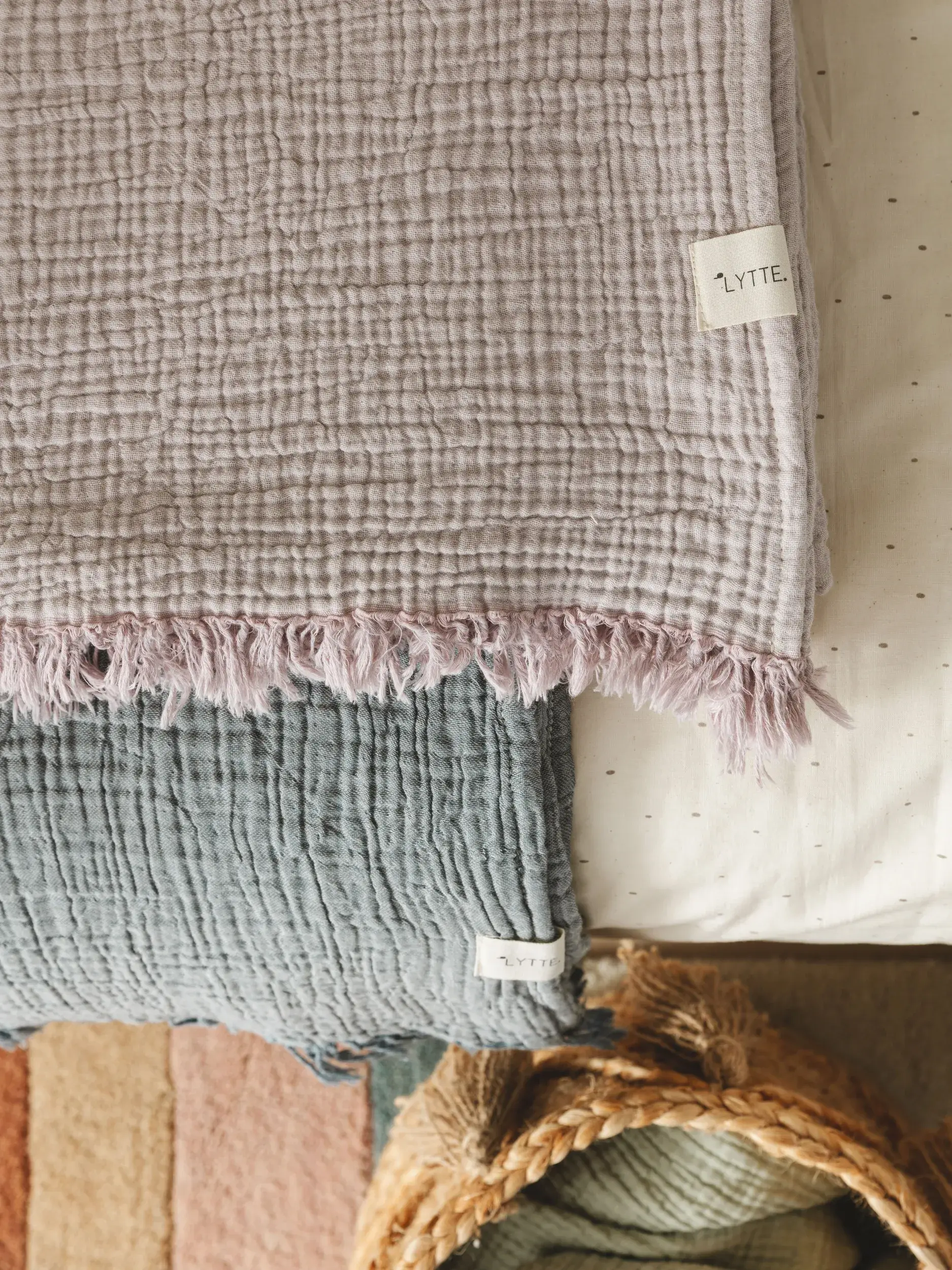 Baumwolldecke Lilo Lila im Design  aus  von Lytte