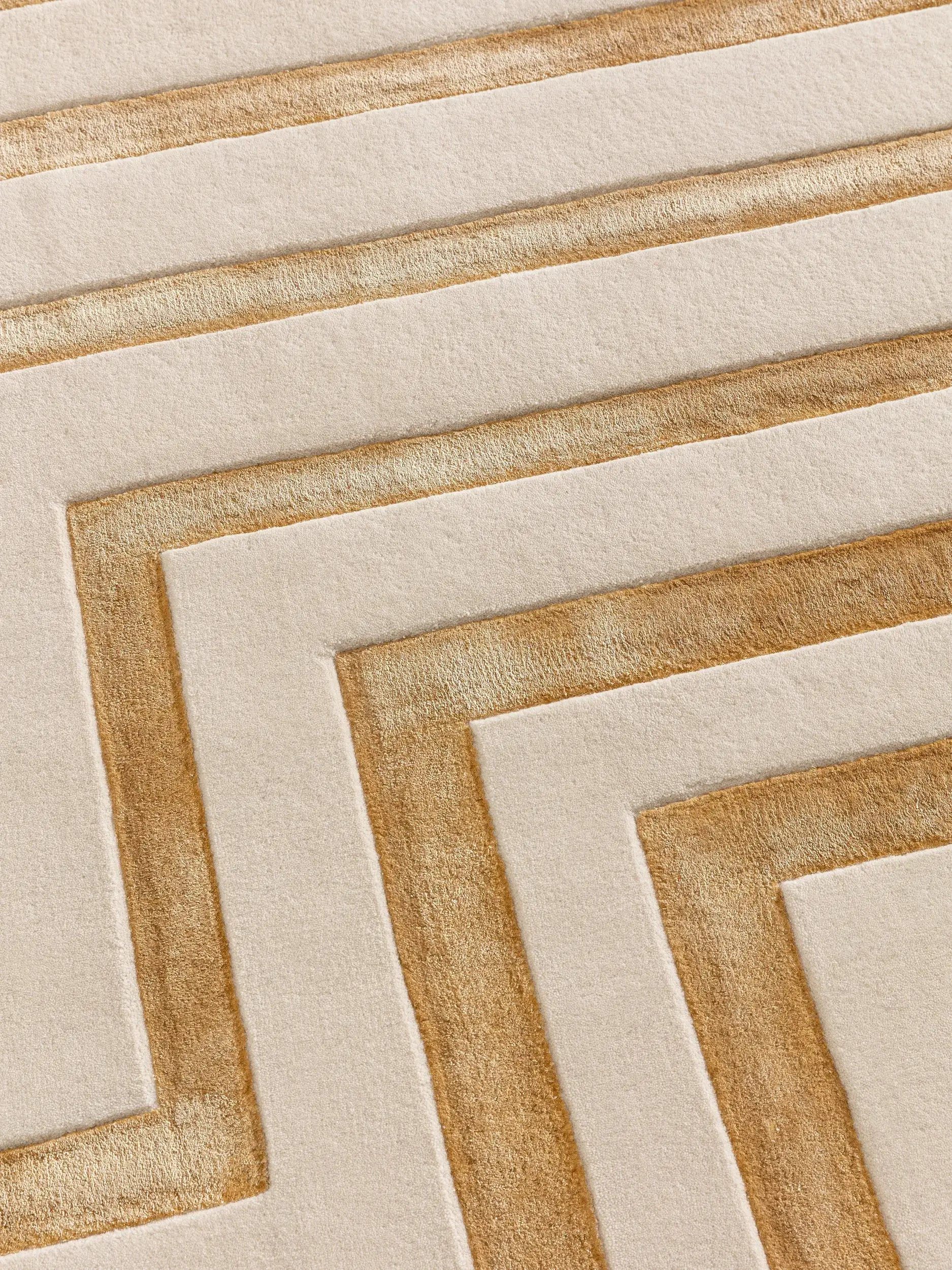 Teppich aus 70% Wolle, 30% Lyocell (Tencel™) in Beige mit 70% Wolle, 30% Lyocell (Tencel™) hohem Flor von benuta Finest