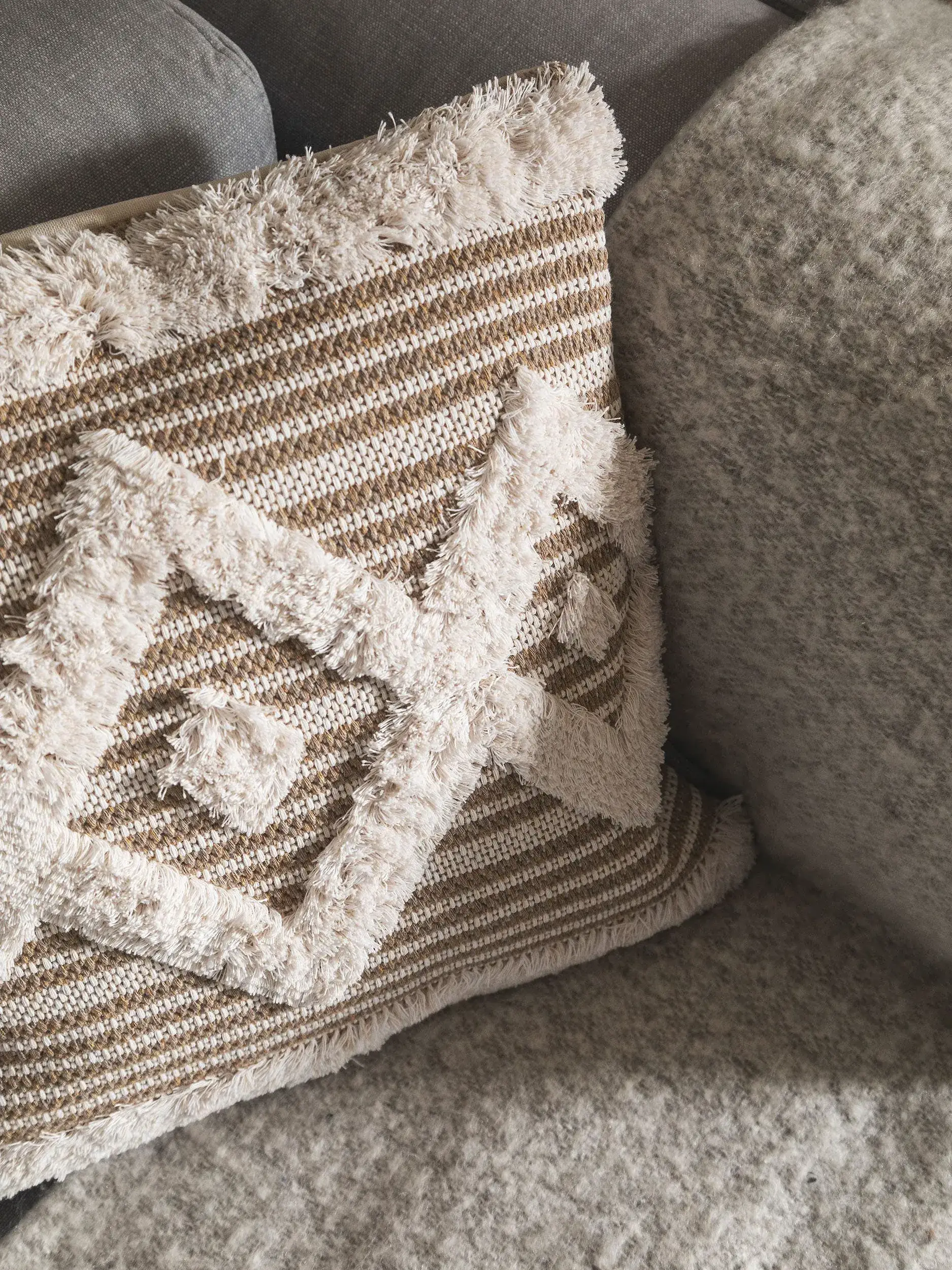 Kissenbezug Lundi Taupe im Design Geometrisch aus 100% Baumwolle von benuta Pop
