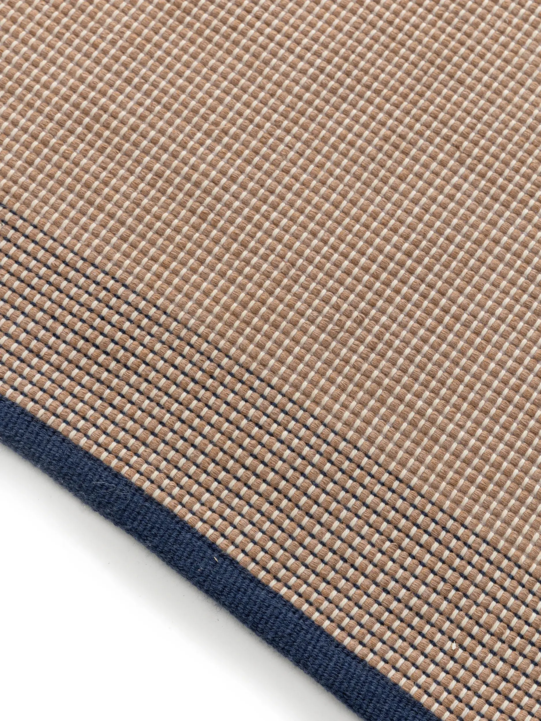 Teppich aus 100% Polyester (recyceltes PET) in Beige mit 100% Polyester (recyceltes PET) hohem Flor von benuta Pure