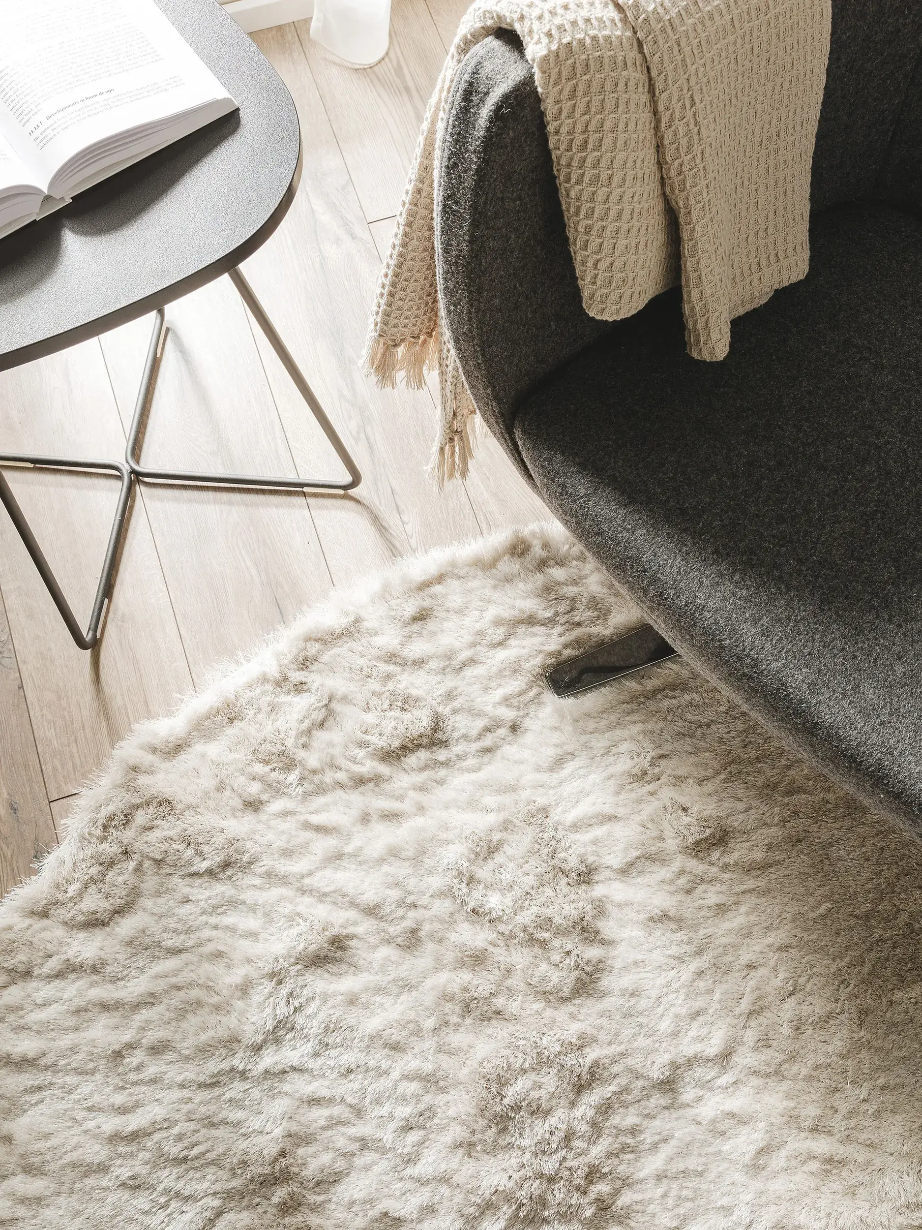 Teppich aus 100% Polyester in Beige mit 100% Polyester hohem Flor von benuta Nest