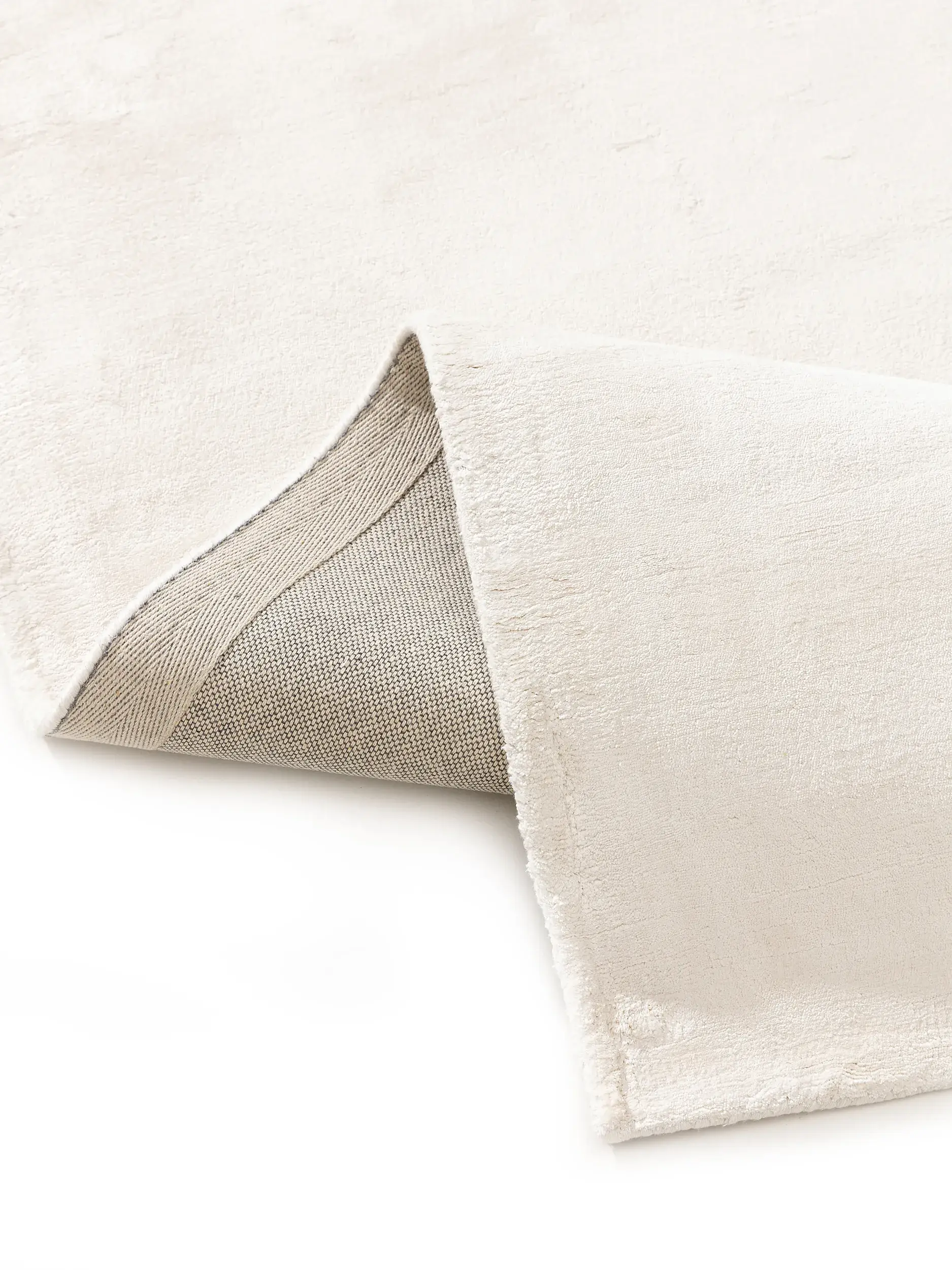 Rug made of 100% Viskose in Grau with a 100% Viskose high pile by benuta Pure
