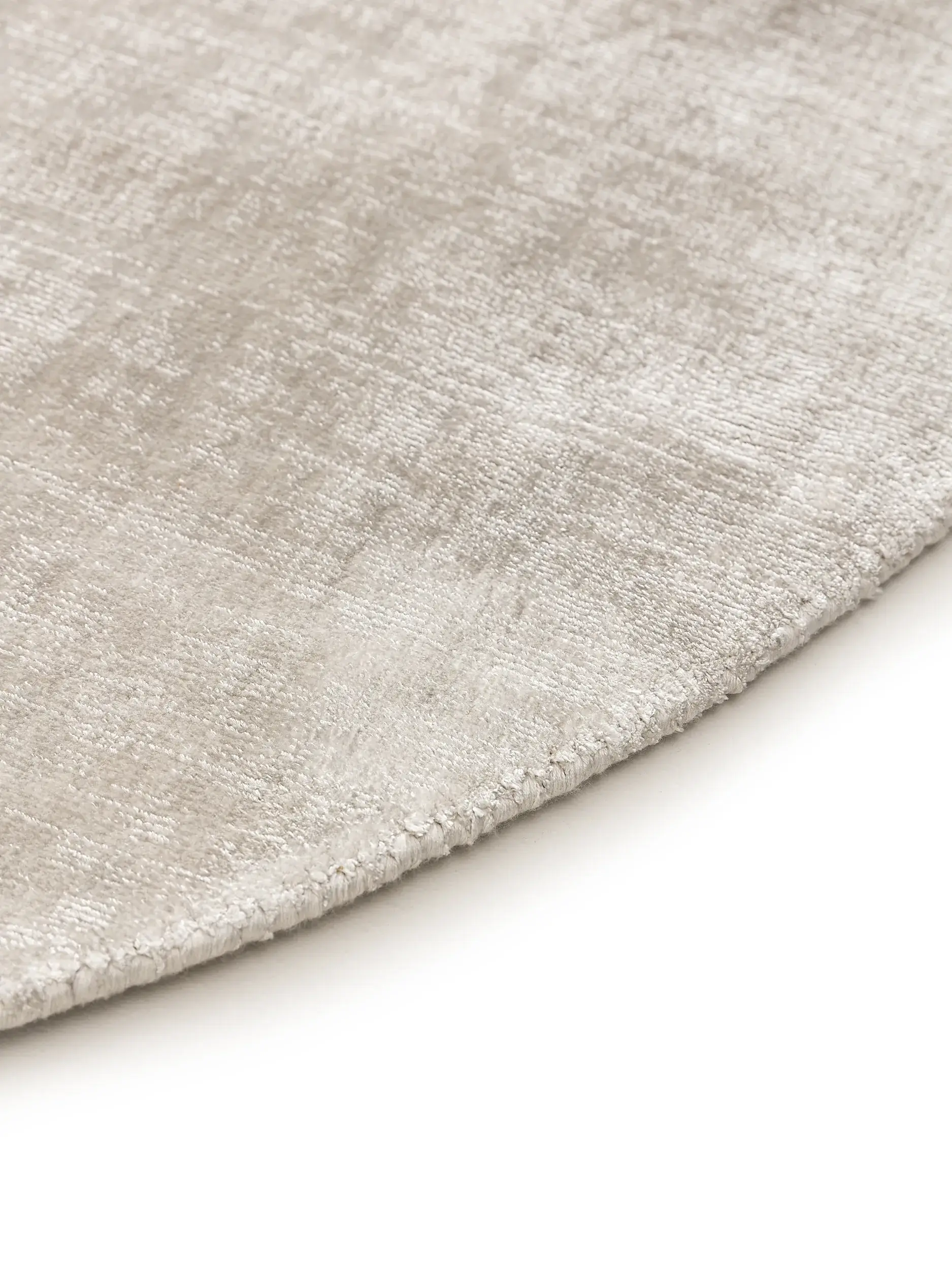 Teppich aus 100% Viskose in Grau mit 100% Viskose hohem Flor von benuta Pure