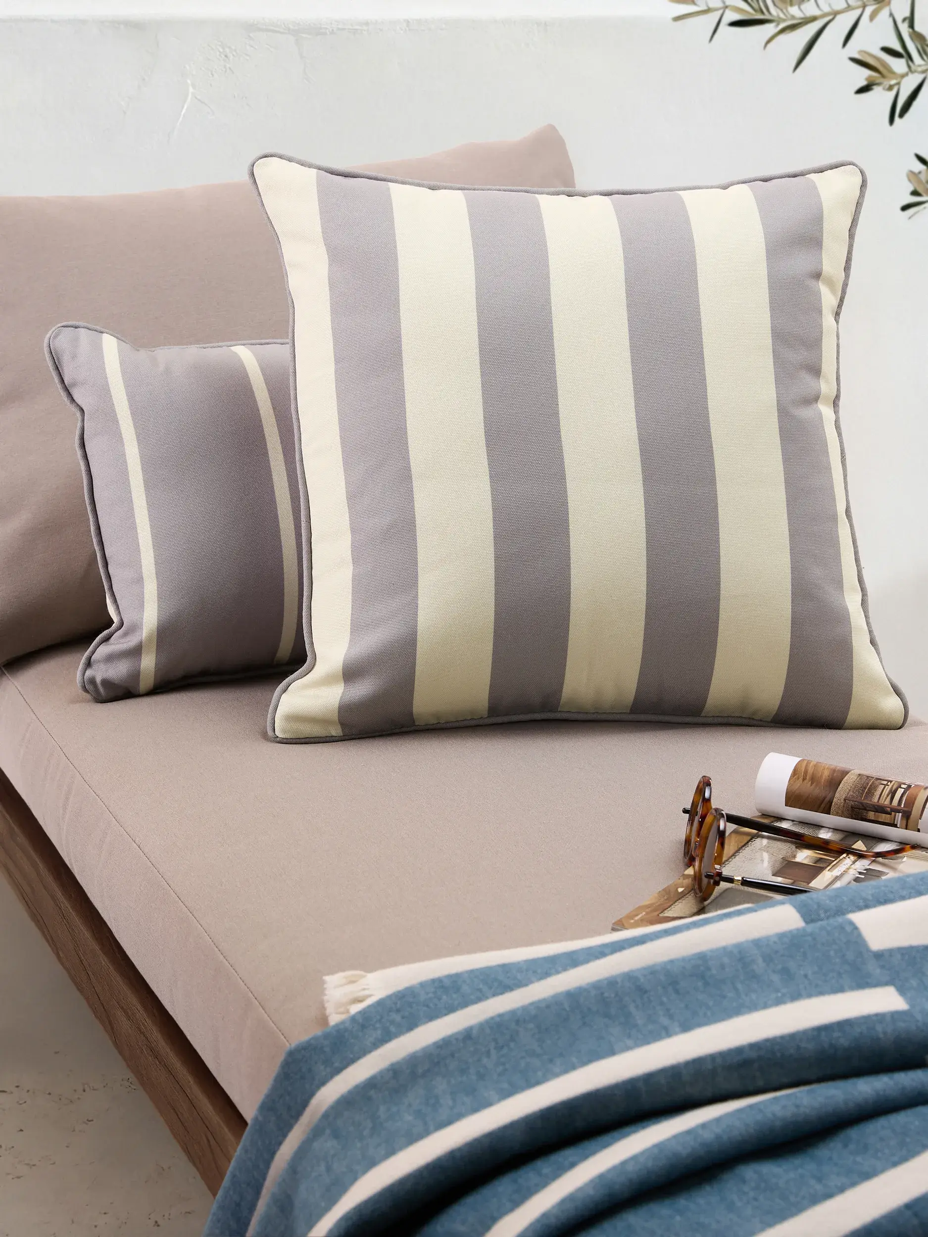 Indendørs- og udendørspude Reed Grå fra benuta nest