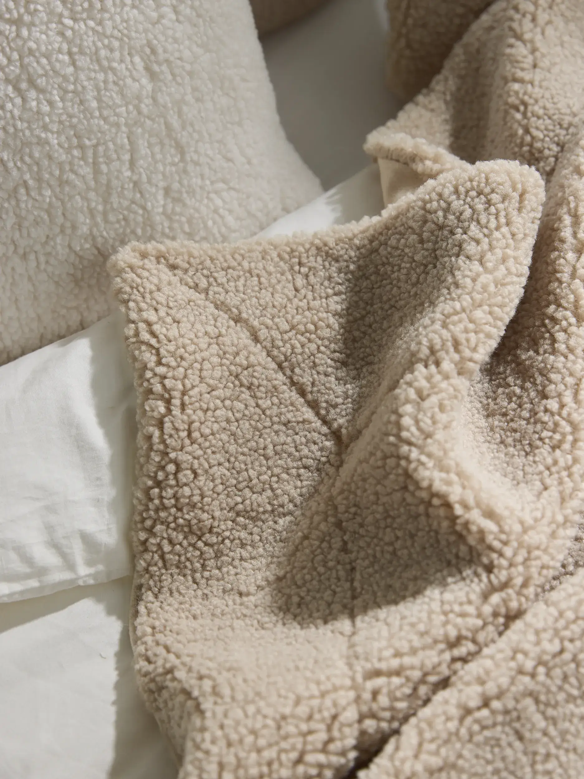 Decke Ted Hellgrau im Design  aus  von benuta Pop