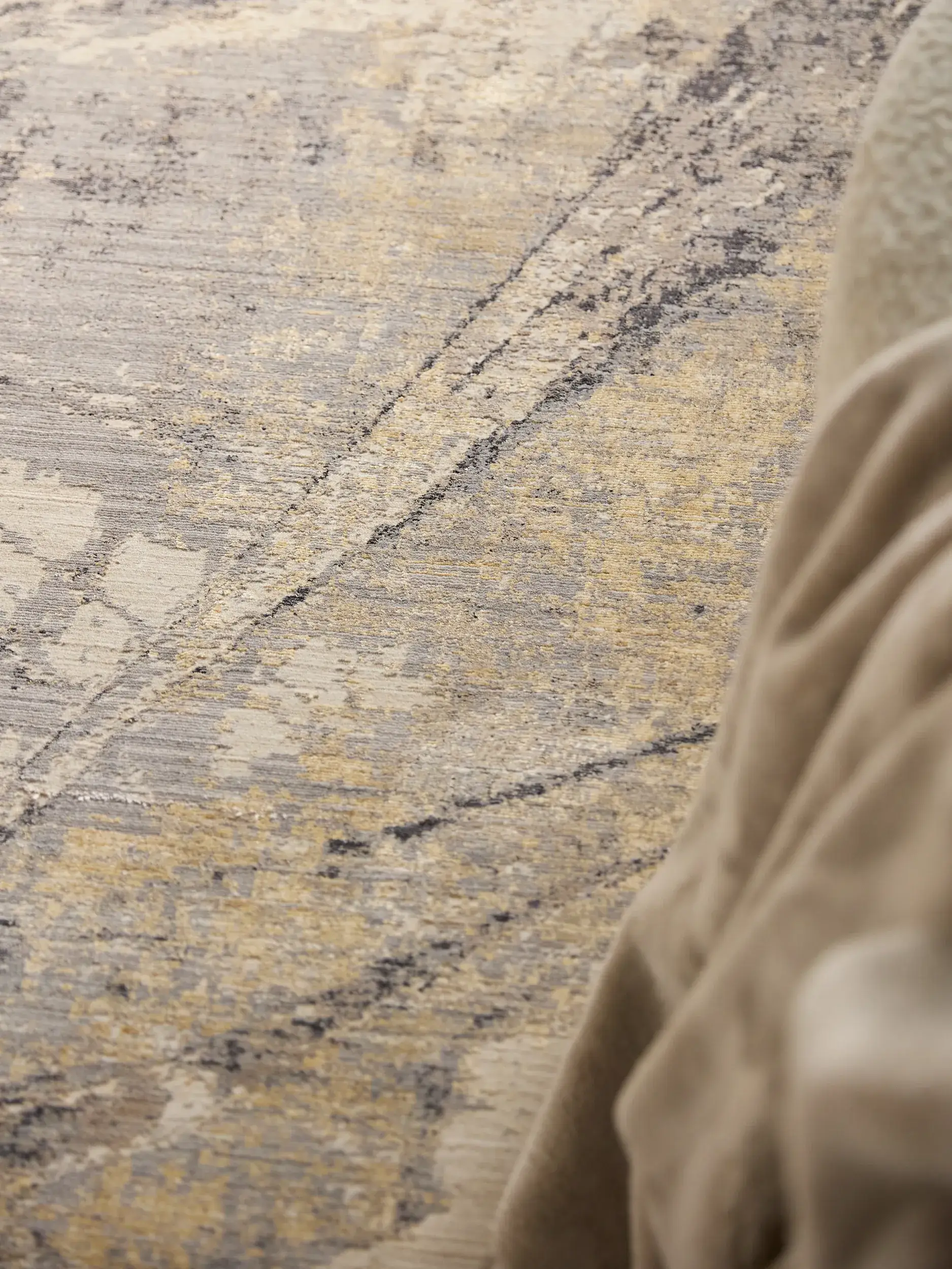 Tapis Nero en 85% Polyester, 15% Viscose en Beige de benuta Finest