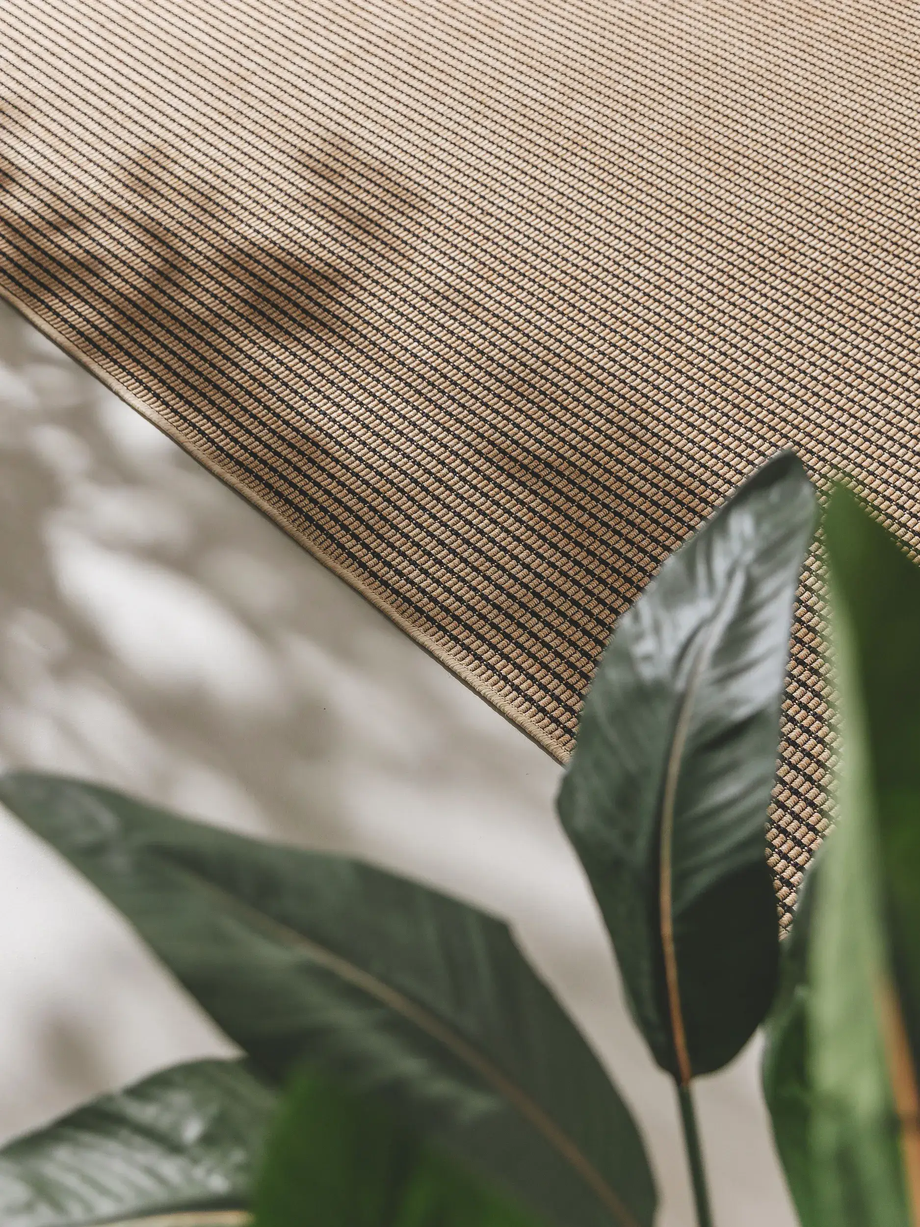 Teppich aus 100% Polypropylen in Beige mit 100% Polypropylen hohem Flor von benuta Nest