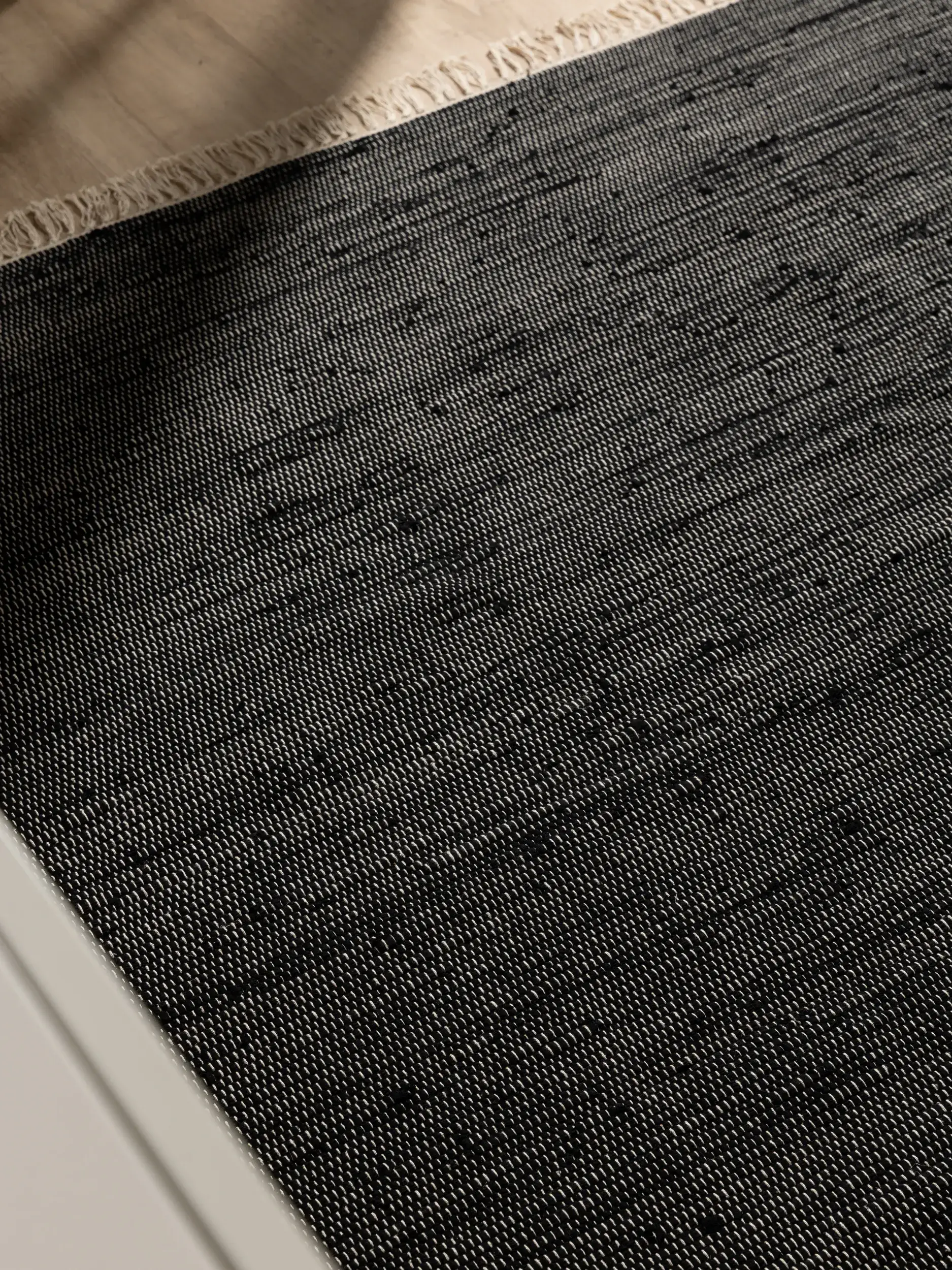 Teppich aus 100% Recycelte Baumwolle in Schwarz mit 100% Recycelte Baumwolle hohem Flor von benuta Basic