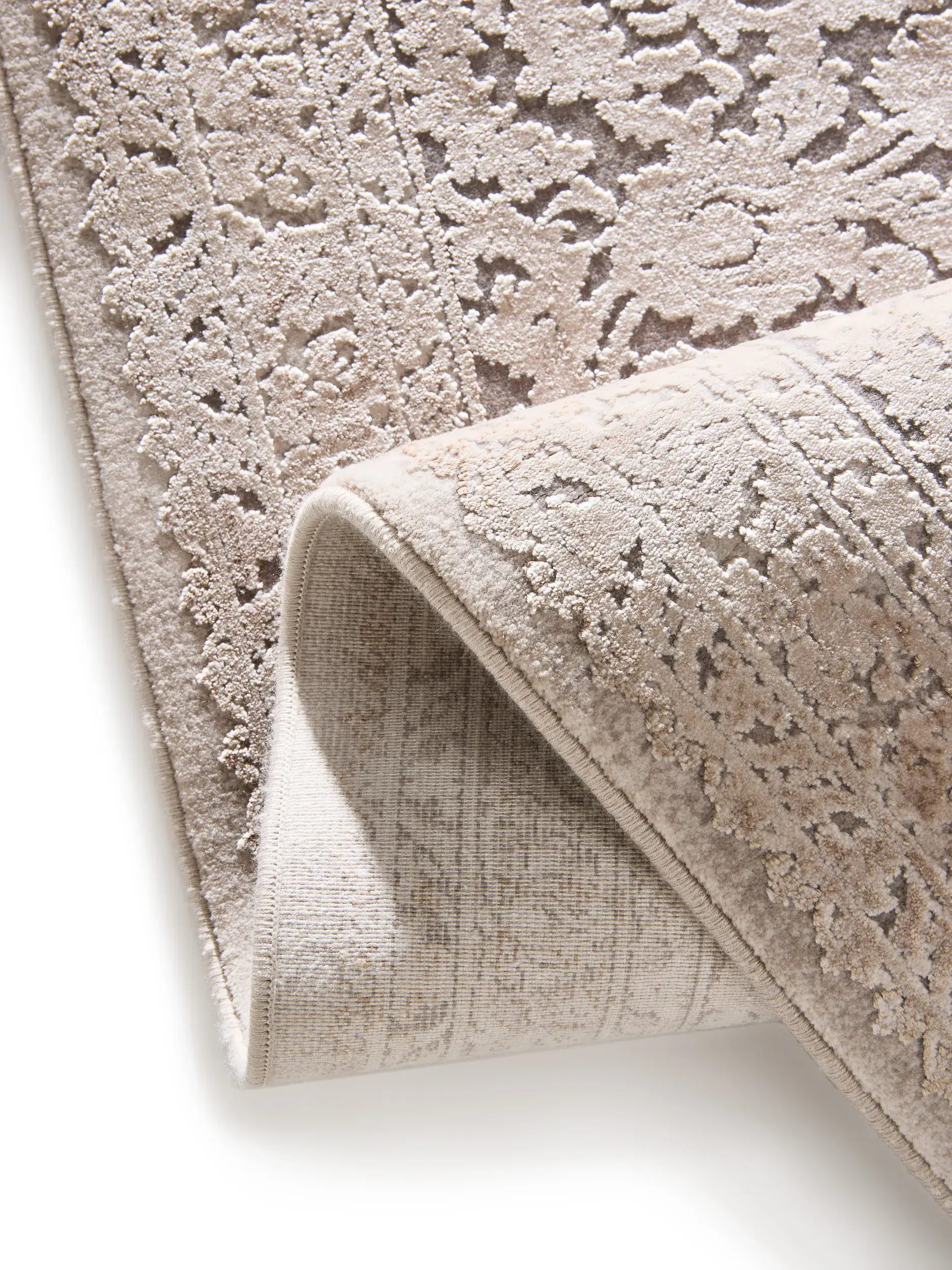 Teppich aus 89% Viskose, 11% Polyacryl in Grau mit 89% Viskose, 11% Polyacryl hohem Flor von benuta Finest
