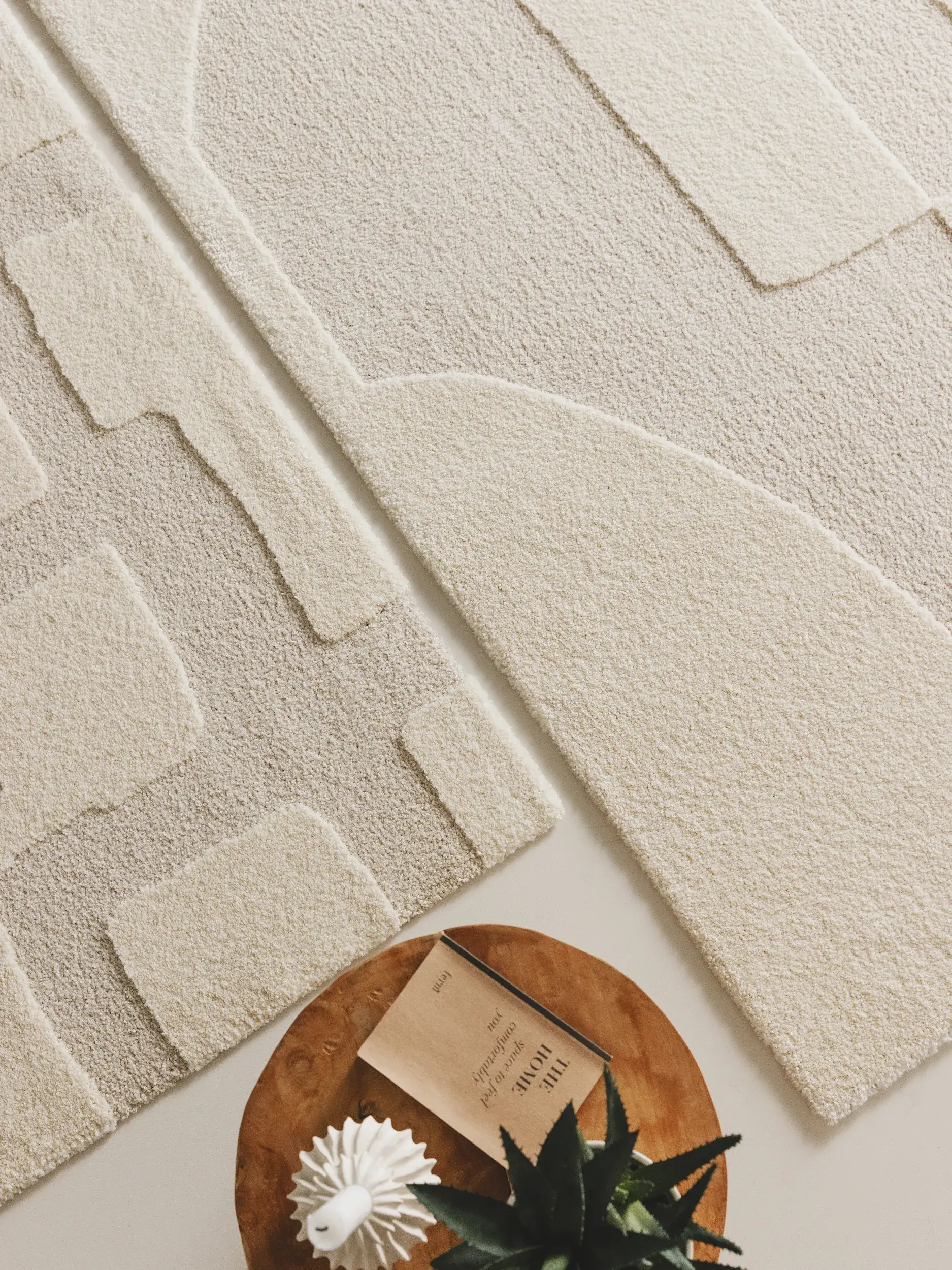 Teppich aus 60% Polypropylen, 40% Polyester in Beige mit 60% Polypropylen, 40% Polyester hohem Flor von benuta Nest