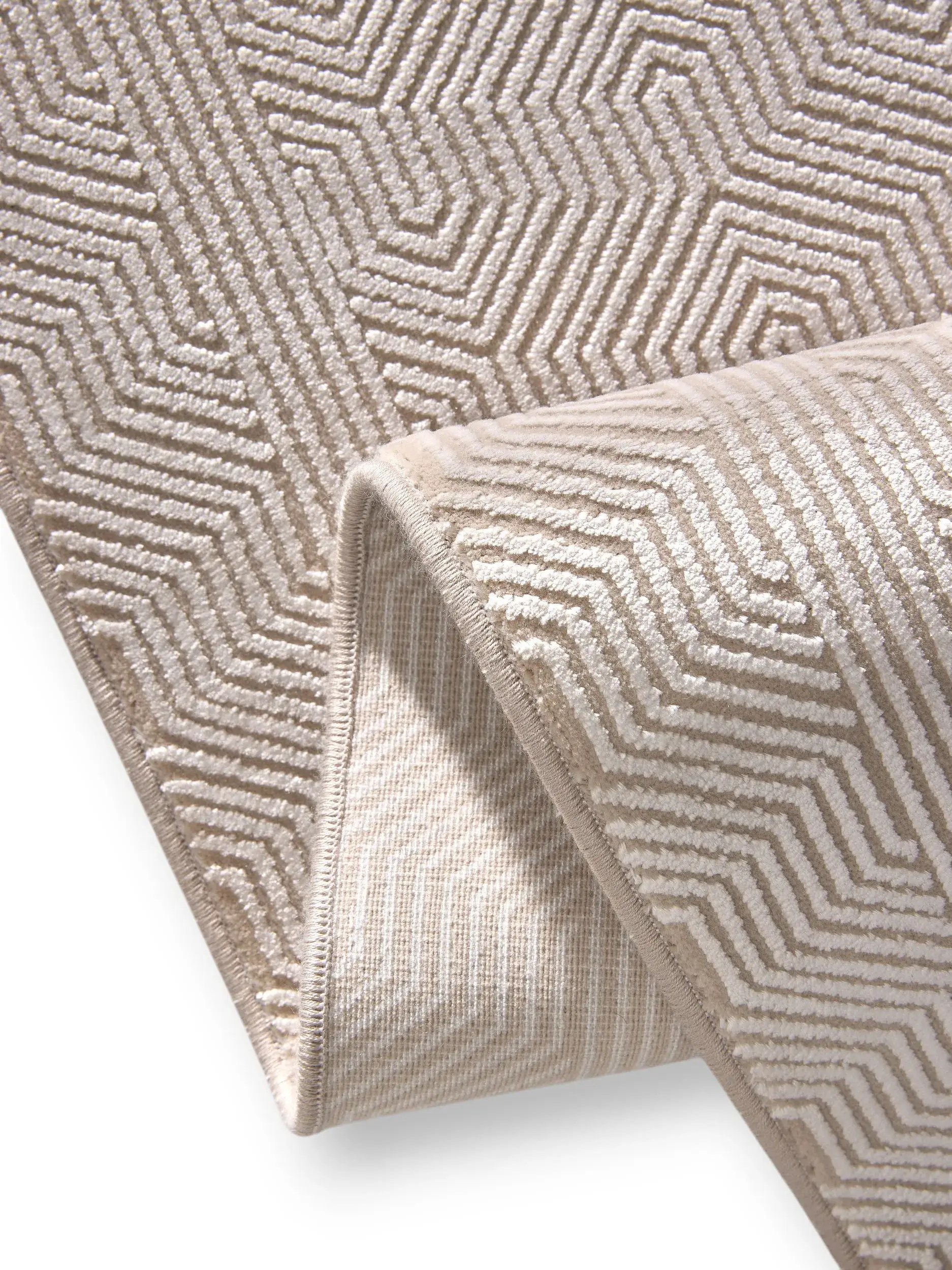 Teppich aus 60% Viskose, 40% Polyacryl (Chenille) in Beige mit 60% Viskose, 40% Polyacryl (Chenille) hohem Flor von benuta Finest