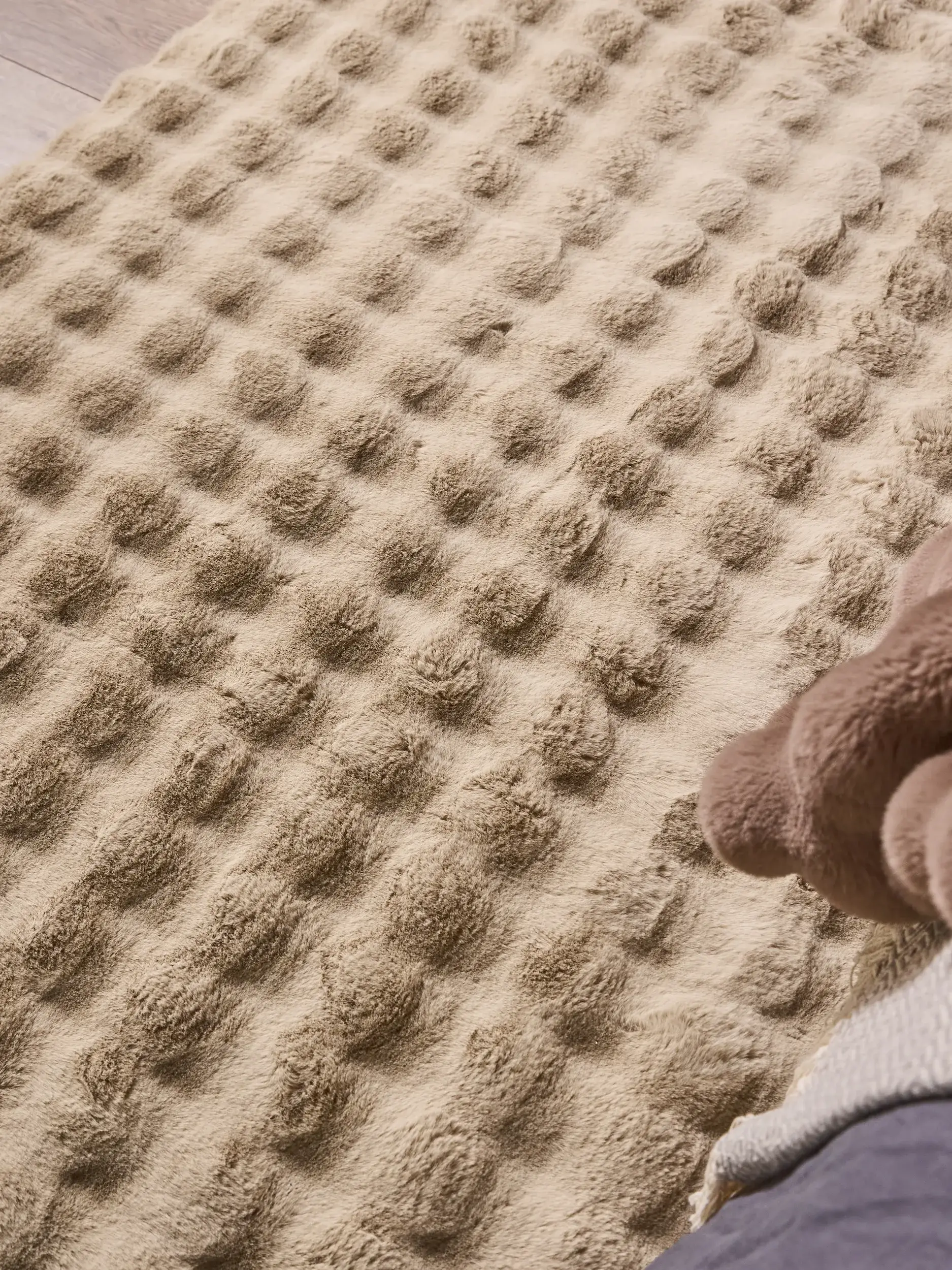 Rug made of 100% Polyester in Beige with a 100% Polyester high pile by benuta Nest