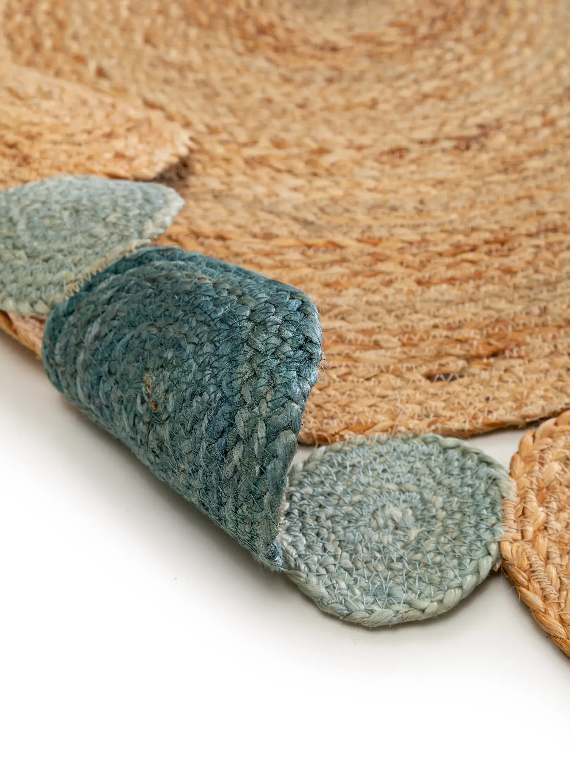 Teppich Bubbles aus 100% Jute in Türkis von Lytte