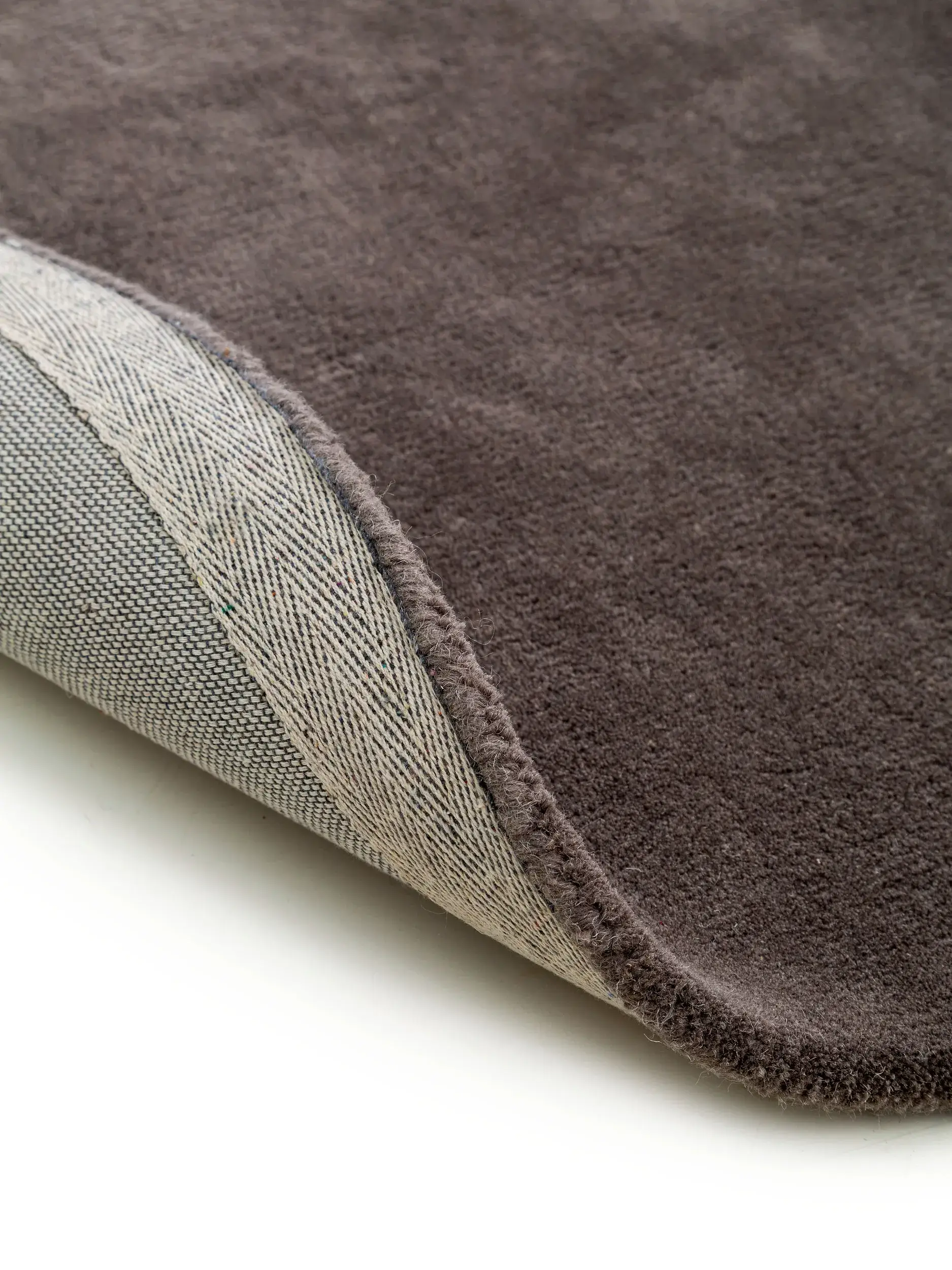 Tapijt van 85% Wol, 15% Viscose in Taupe met een 85% Wol, 15% Viscose hoge pool van benuta pure