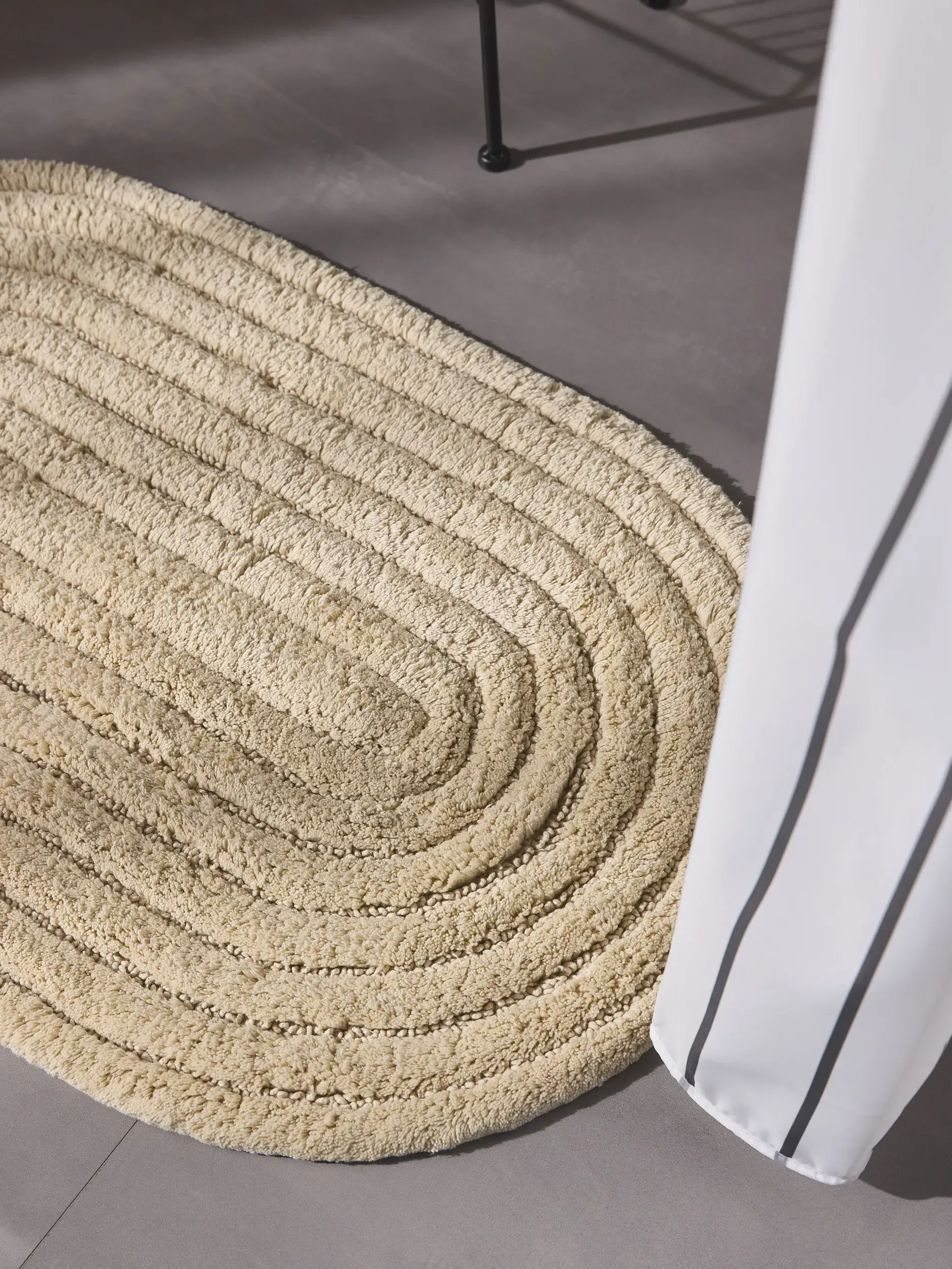 Badematte Nia Beige in Geometrisch design made of 100% Baumwolle by benuta Pop