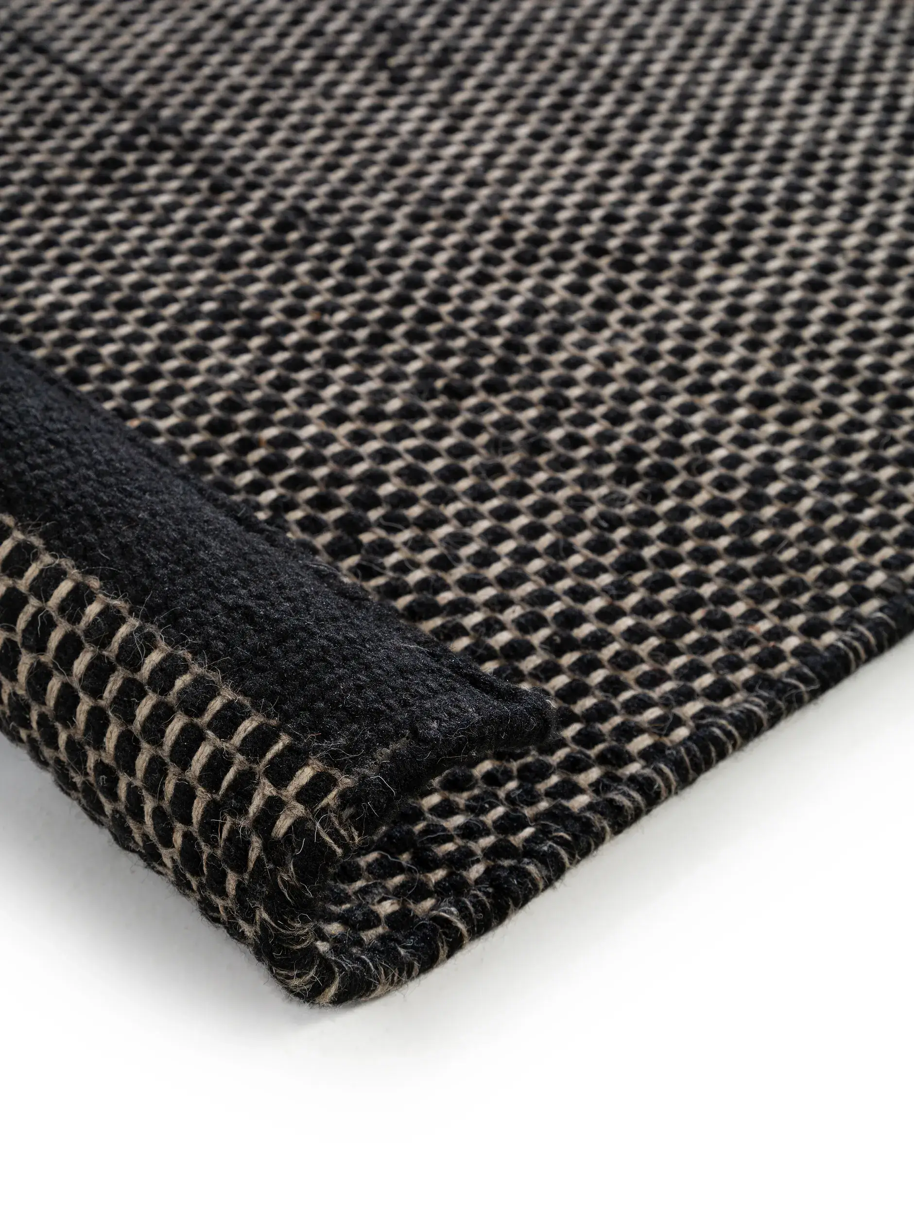 Teppich aus 80% Wolle, 20% Baumwolle in Schwarz/Weiß mit 80% Wolle, 20% Baumwolle hohem Flor von benuta Pure