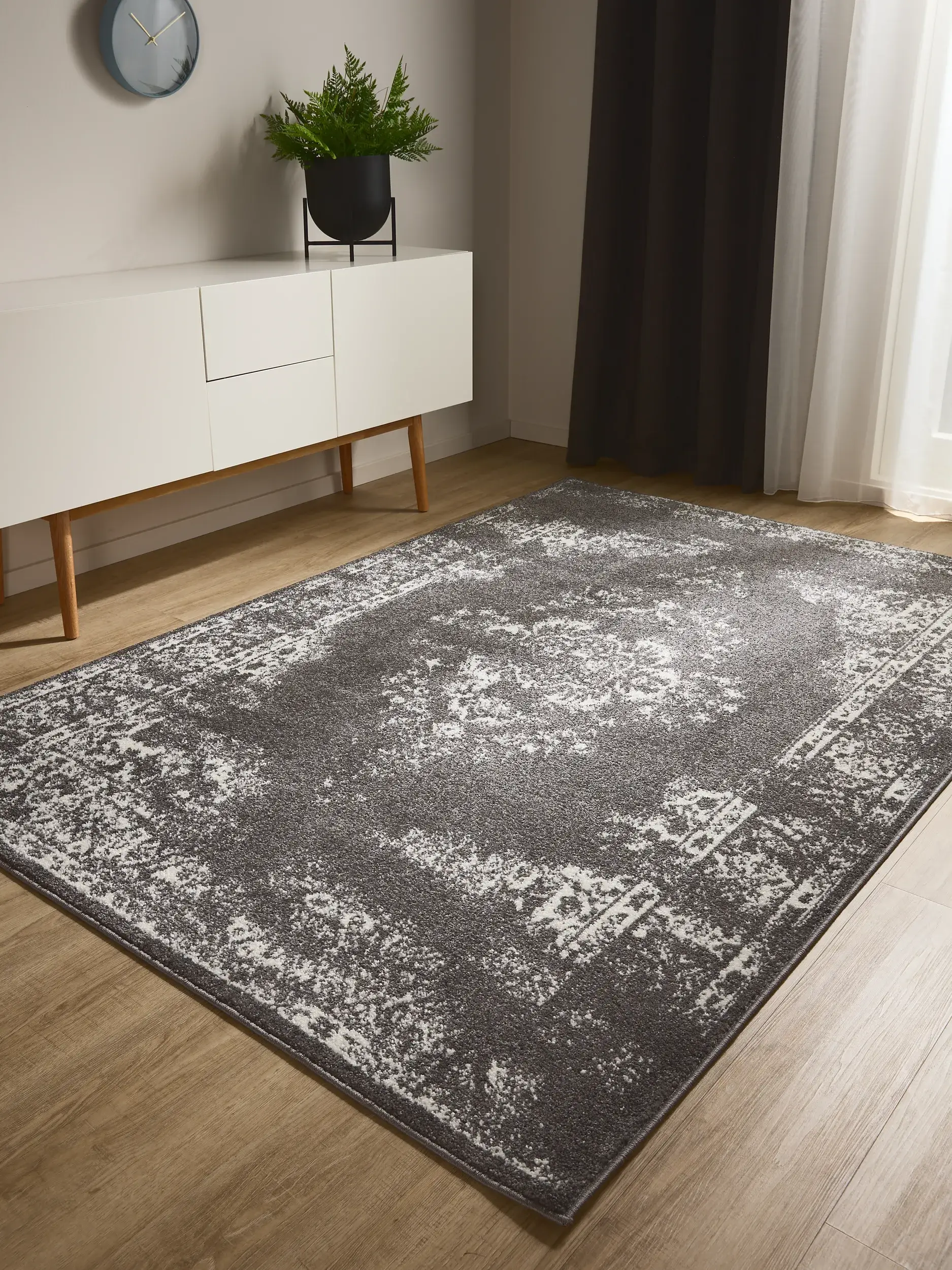 Rug made of 100% Polypropylen in Grey with a 100% Polypropylen high pile by benuta Basic