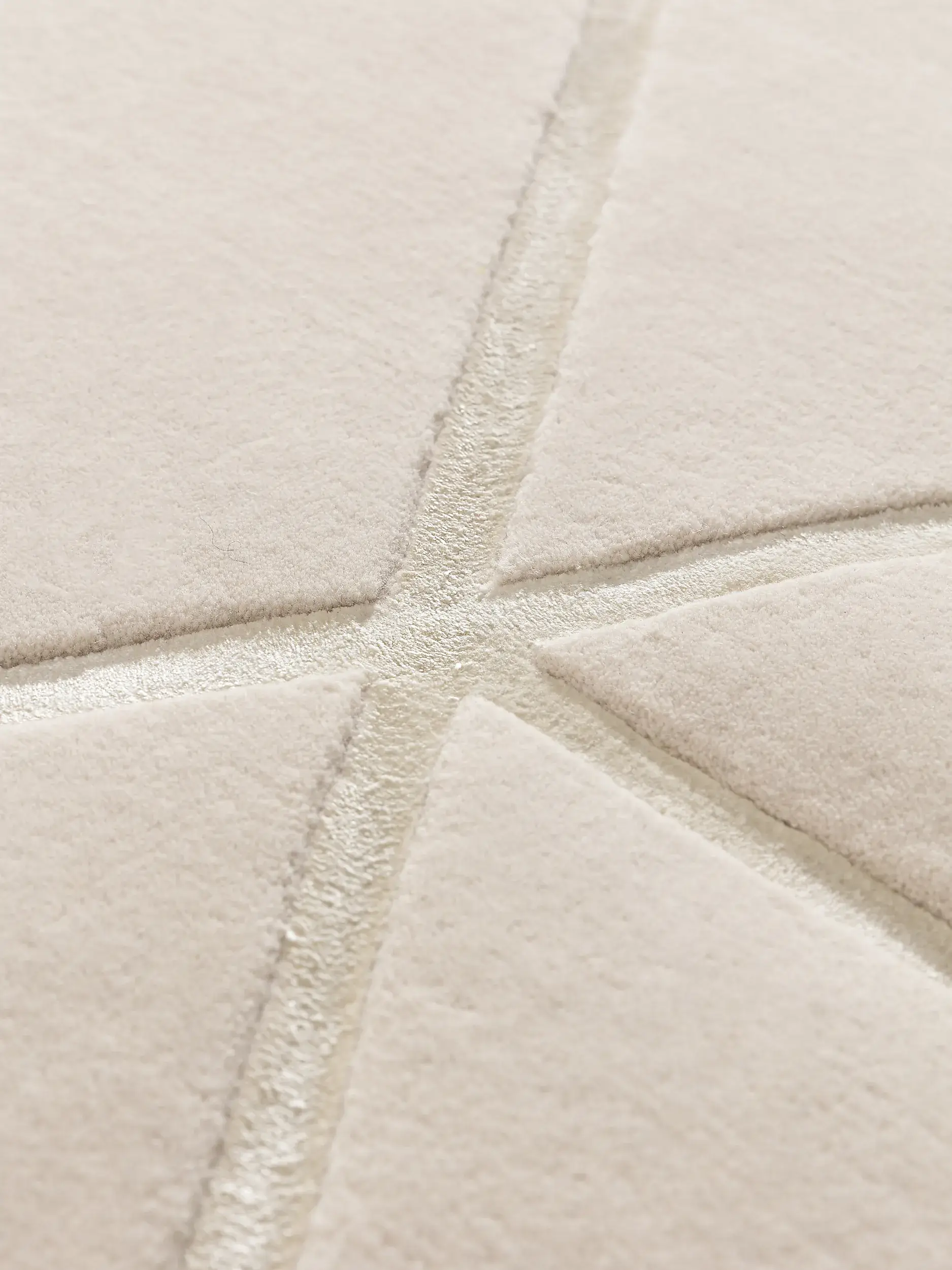 Teppich aus 80% Wolle, 20% Lyocell (Tencel™) in Beige mit 80% Wolle, 20% Lyocell (Tencel™) hohem Flor von benuta Finest