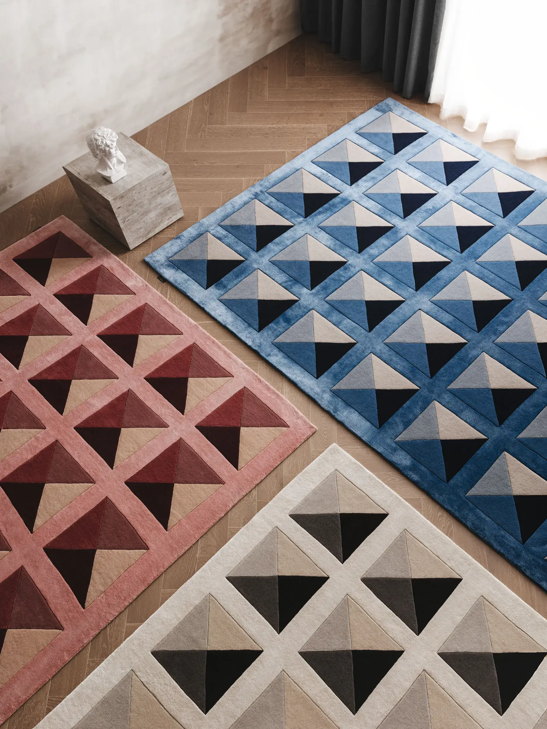 Teppich aus 60% Wolle, 40% Lyocell (Tencel™) in Blau mit 60% Wolle, 40% Lyocell (Tencel™) hohem Flor von benuta Finest