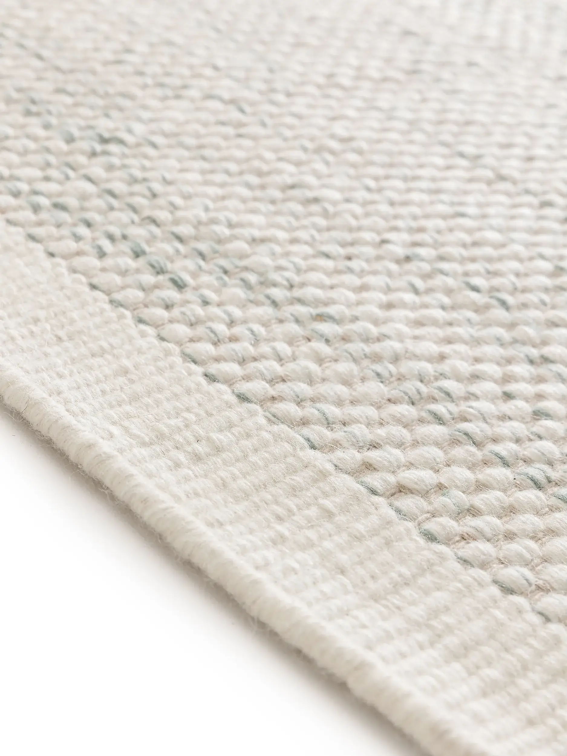 Rug made of 100% Wool in Green with a 100% Wool high pile by Lytte