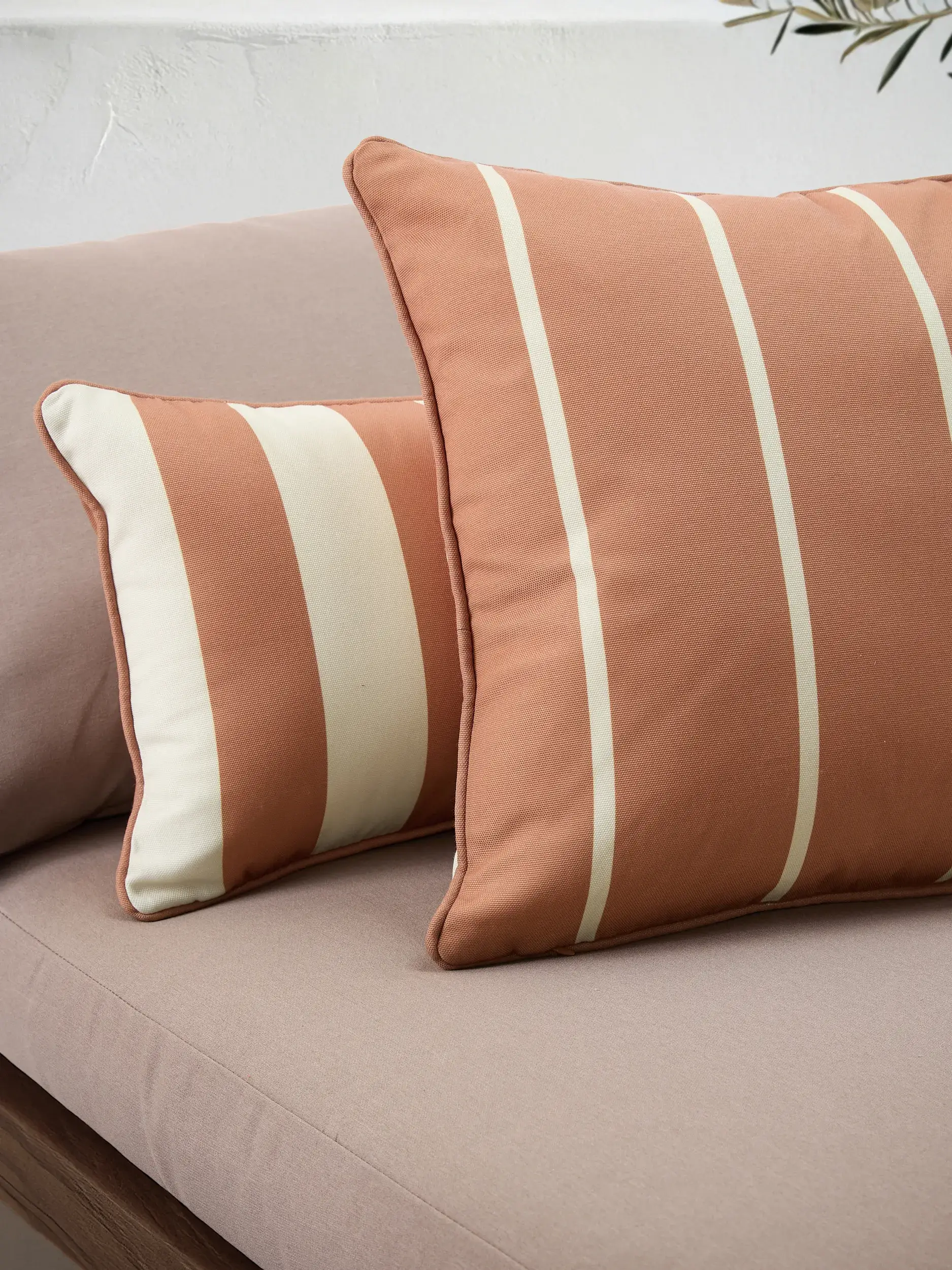 In- & Outdoor Cushion Reed Brown by benuta Nest
