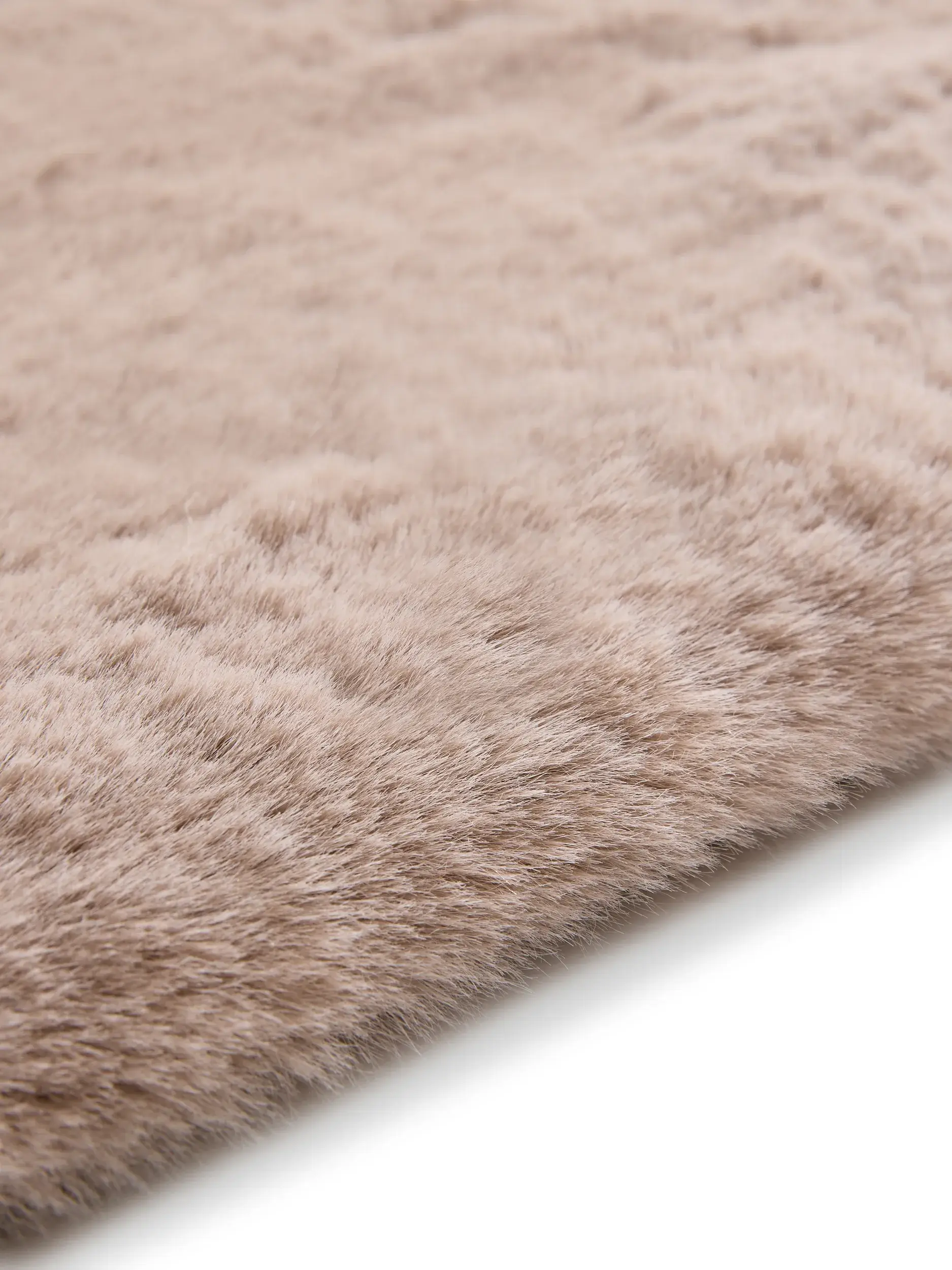 Teppich aus 100% Polyester in Taupe mit 100% Polyester hohem Flor von benuta Nest