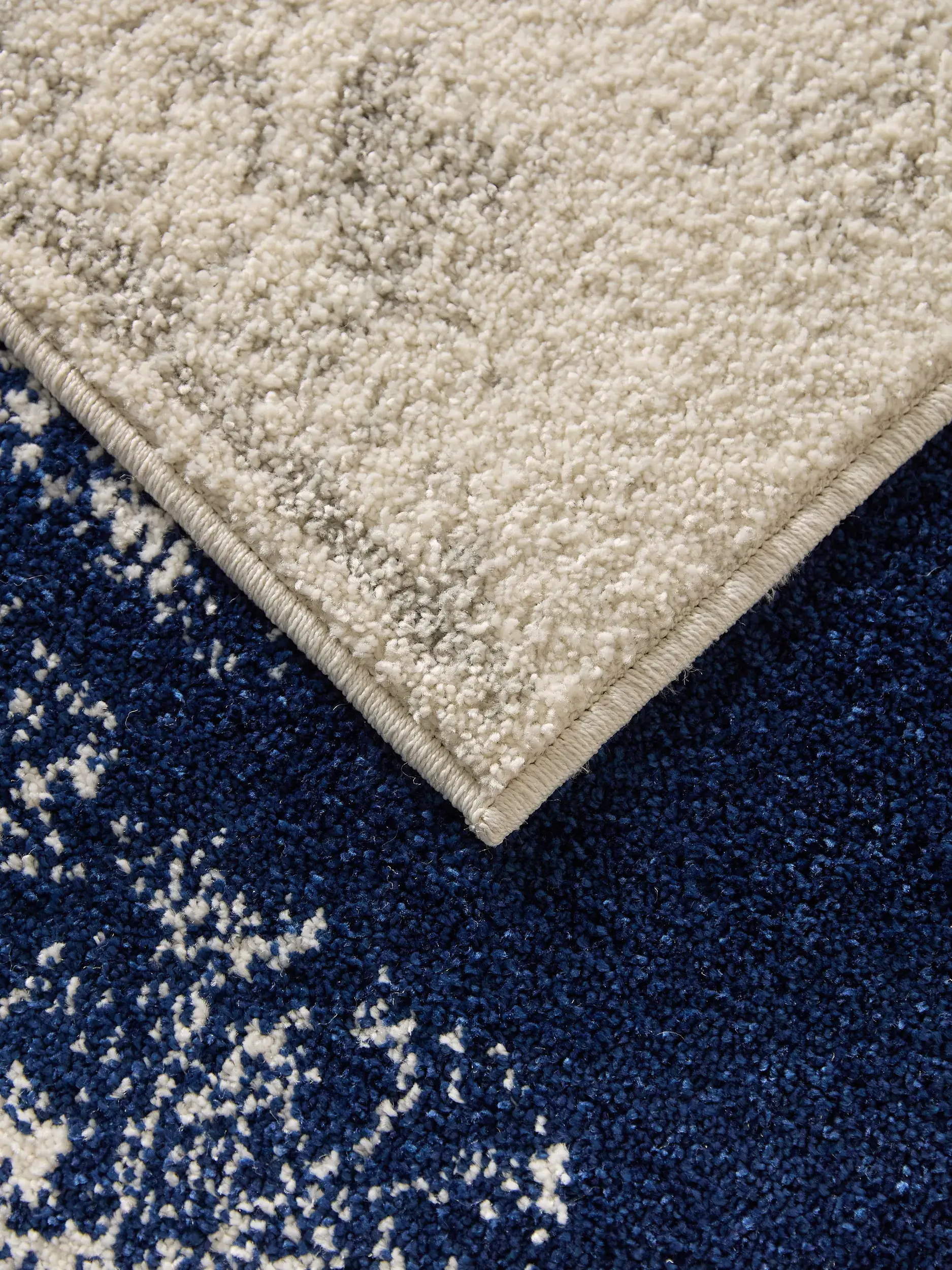 Teppe av 100% Polypropylen i Beige med 100% Polypropylen høy lugg fra benuta Basic
