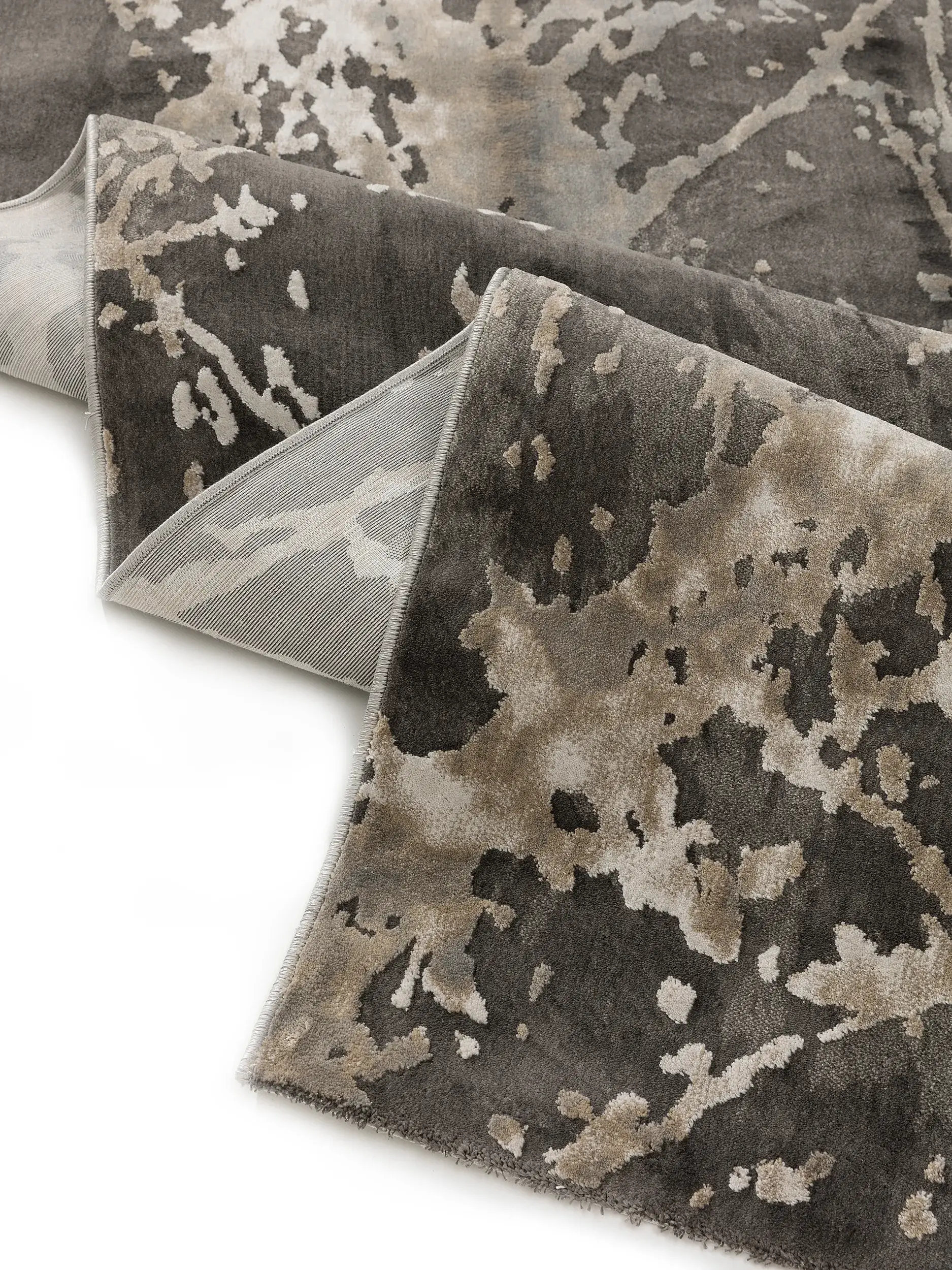 Tappeto di 100% Poliestere in Grigio con pelo alto 100% Poliestere da benuta nest
