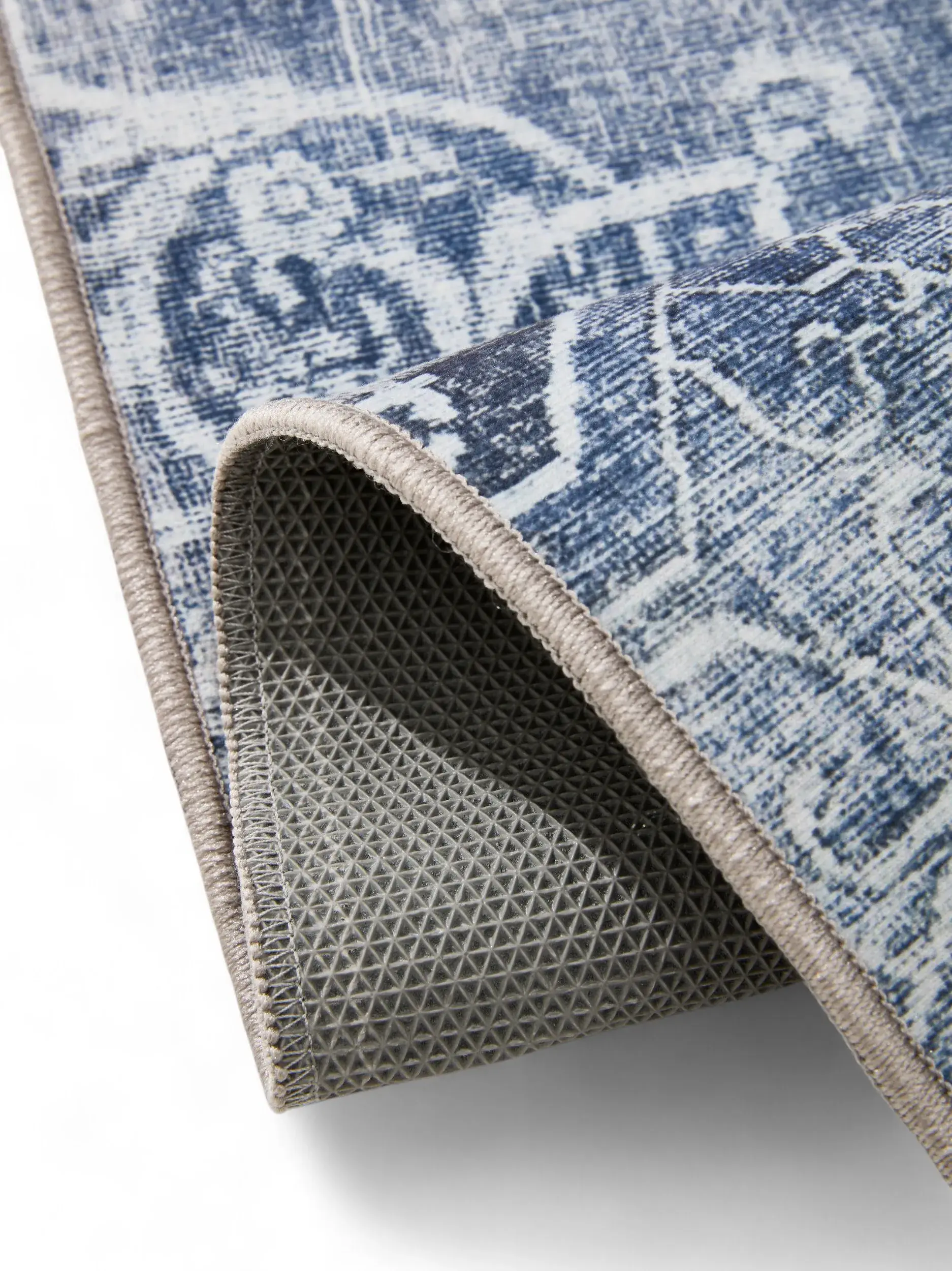 Rug made of 100% Polyester in Blue with a 100% Polyester high pile by benuta Basic