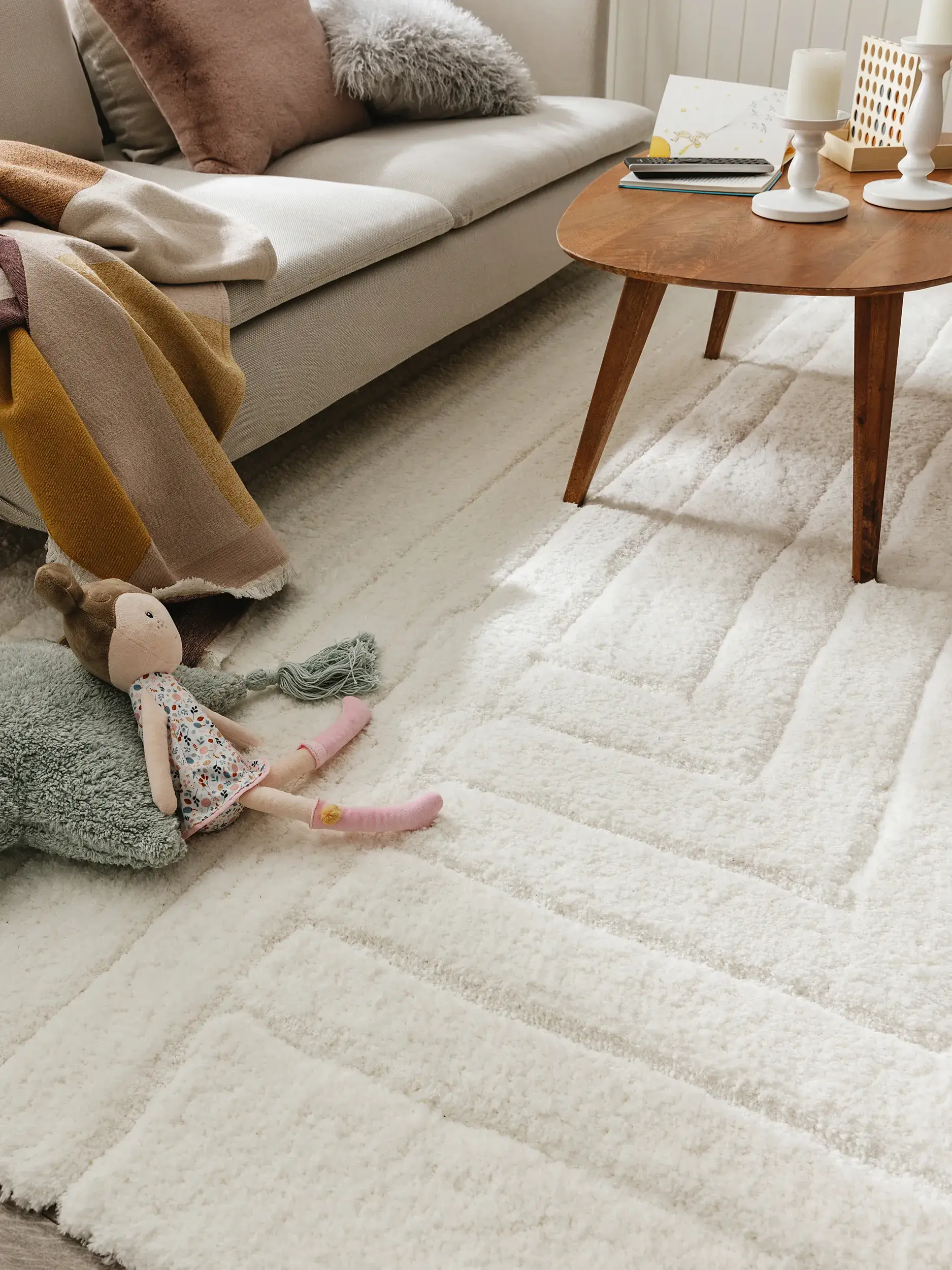Teppich aus 100% Polyester in Beige mit 100% Polyester hohem Flor von benuta Nest