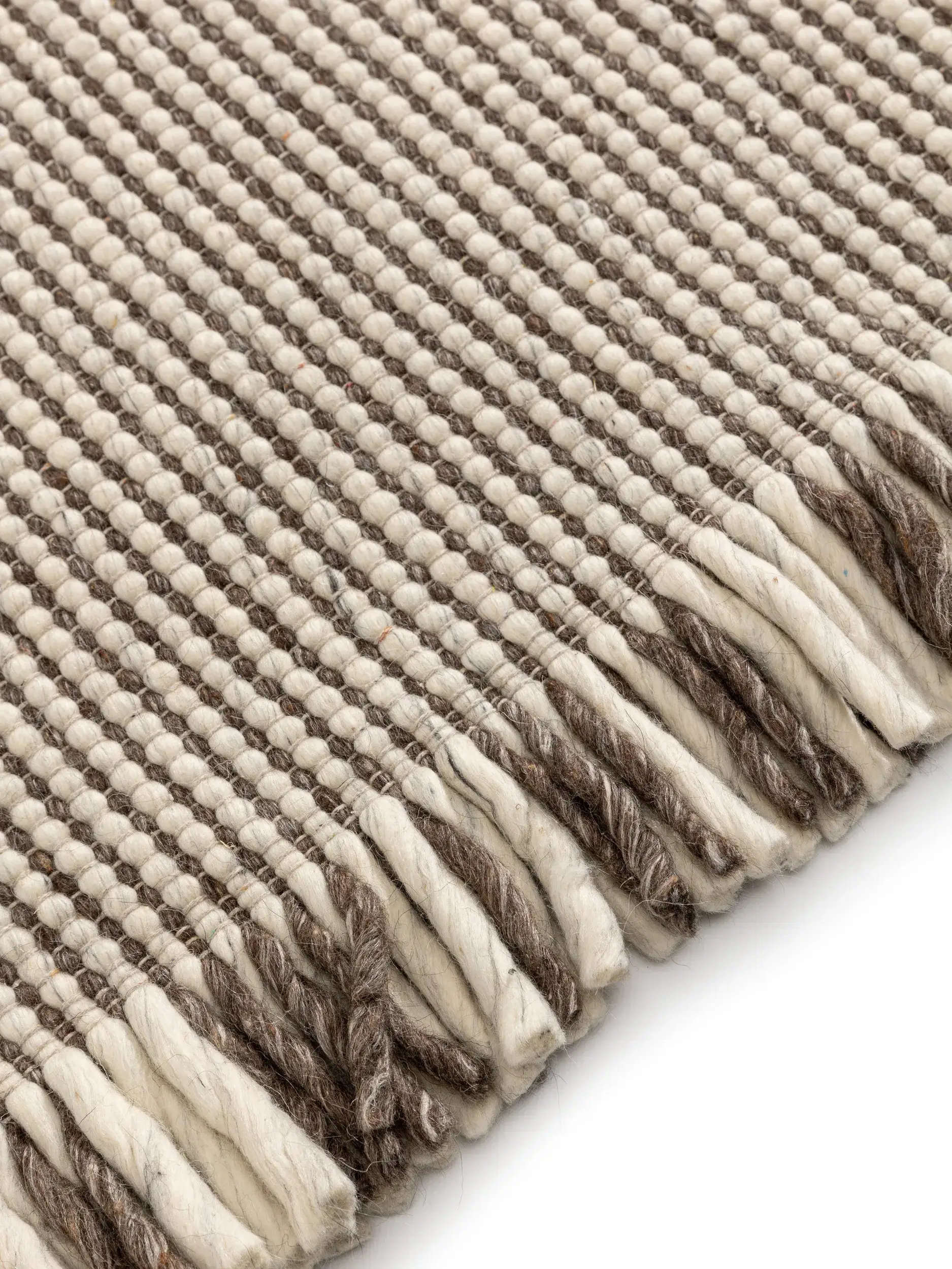 Matto 60% Wolle, 25% Polyester, 15% Viskosea värissä Beige 60% Wolle, 25% Polyester, 15% Viskose korkealla nukalla merkiltä benuta Pure
