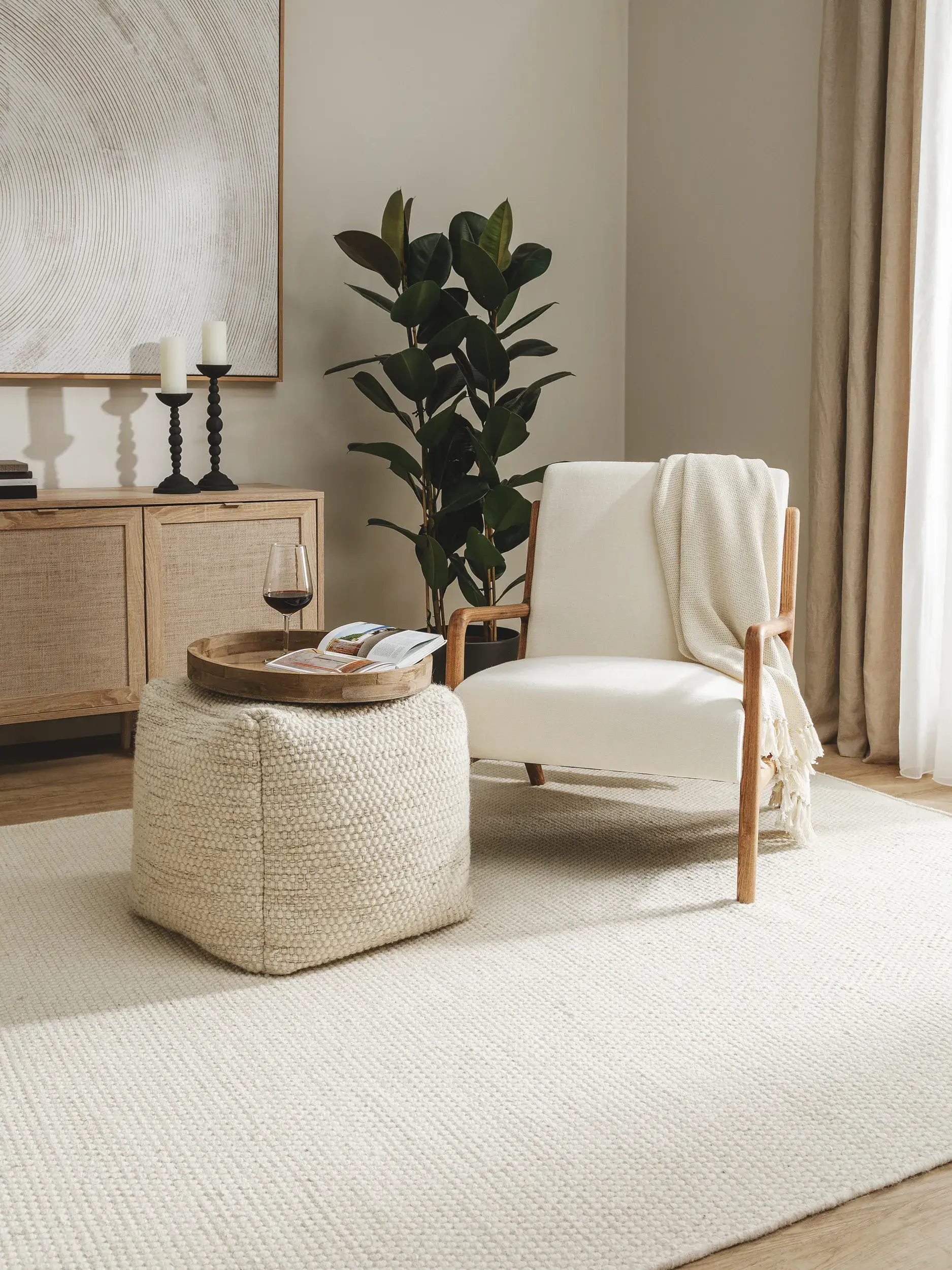 Handgefertigter Woll-Pouf Rocco Cream in Einfarbig design made of 80% wool, 20% cotton by benuta Pure