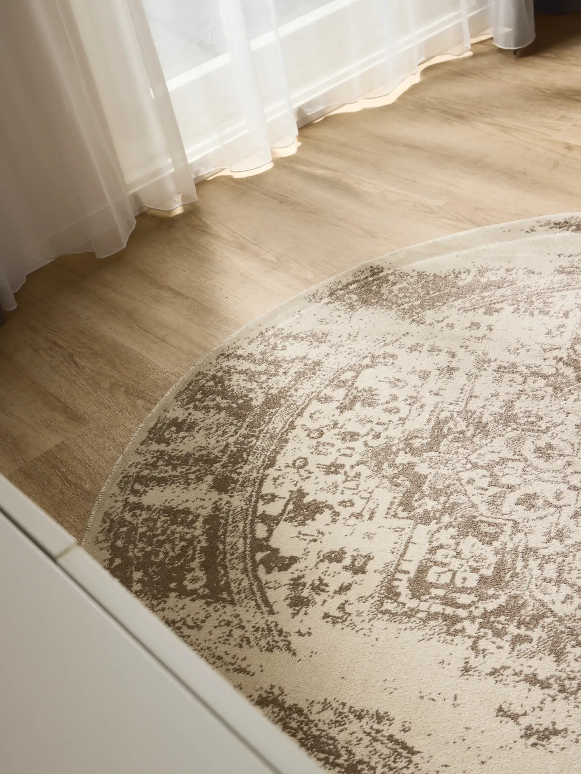 Teppich aus 100% Polypropyleen in Beige mit 100% Polypropyleen hohem Flor von benuta Basic
