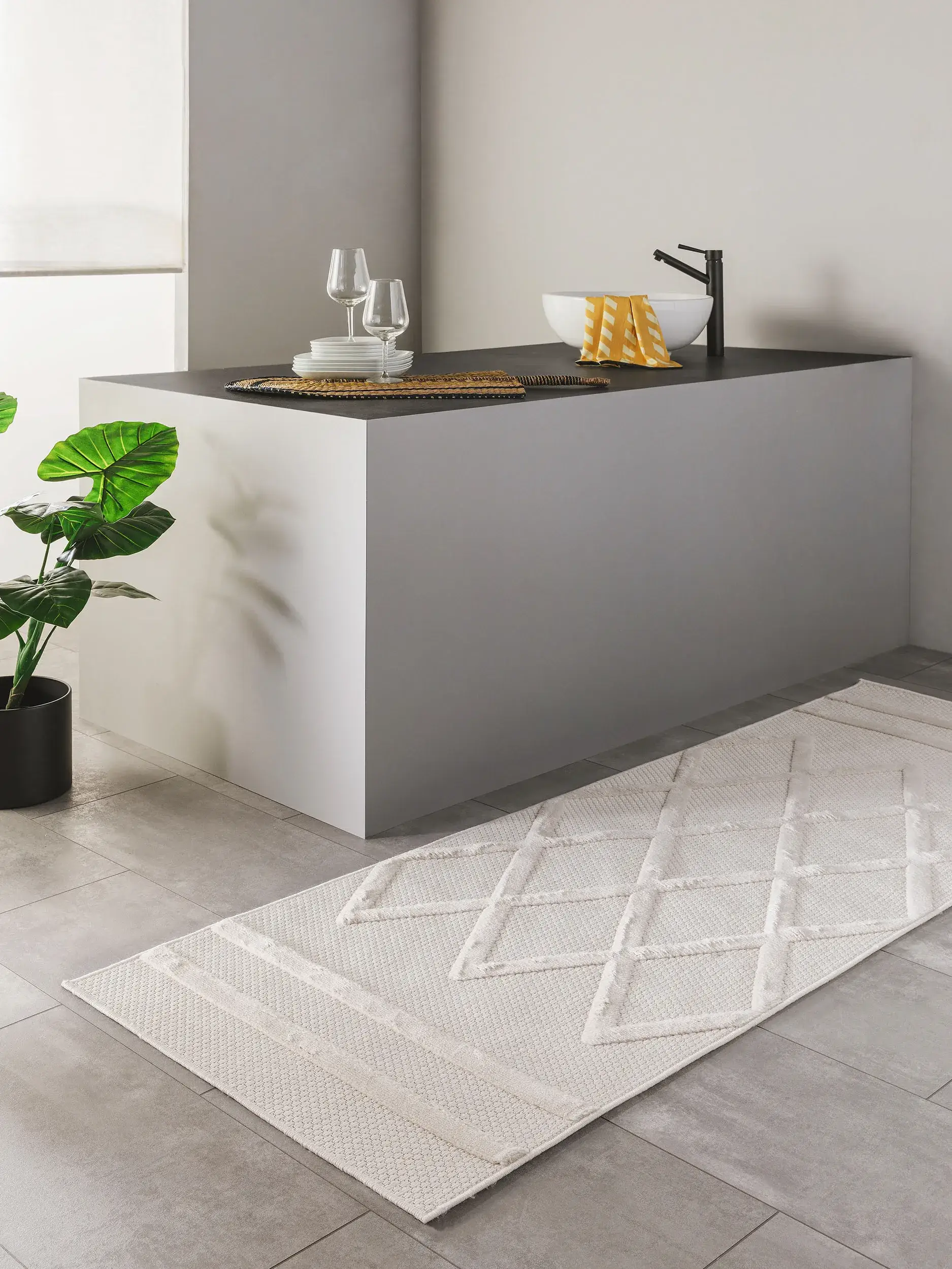 Rug made of 100% Polypropylen in Beige with a 100% Polypropylen high pile by benuta Nest