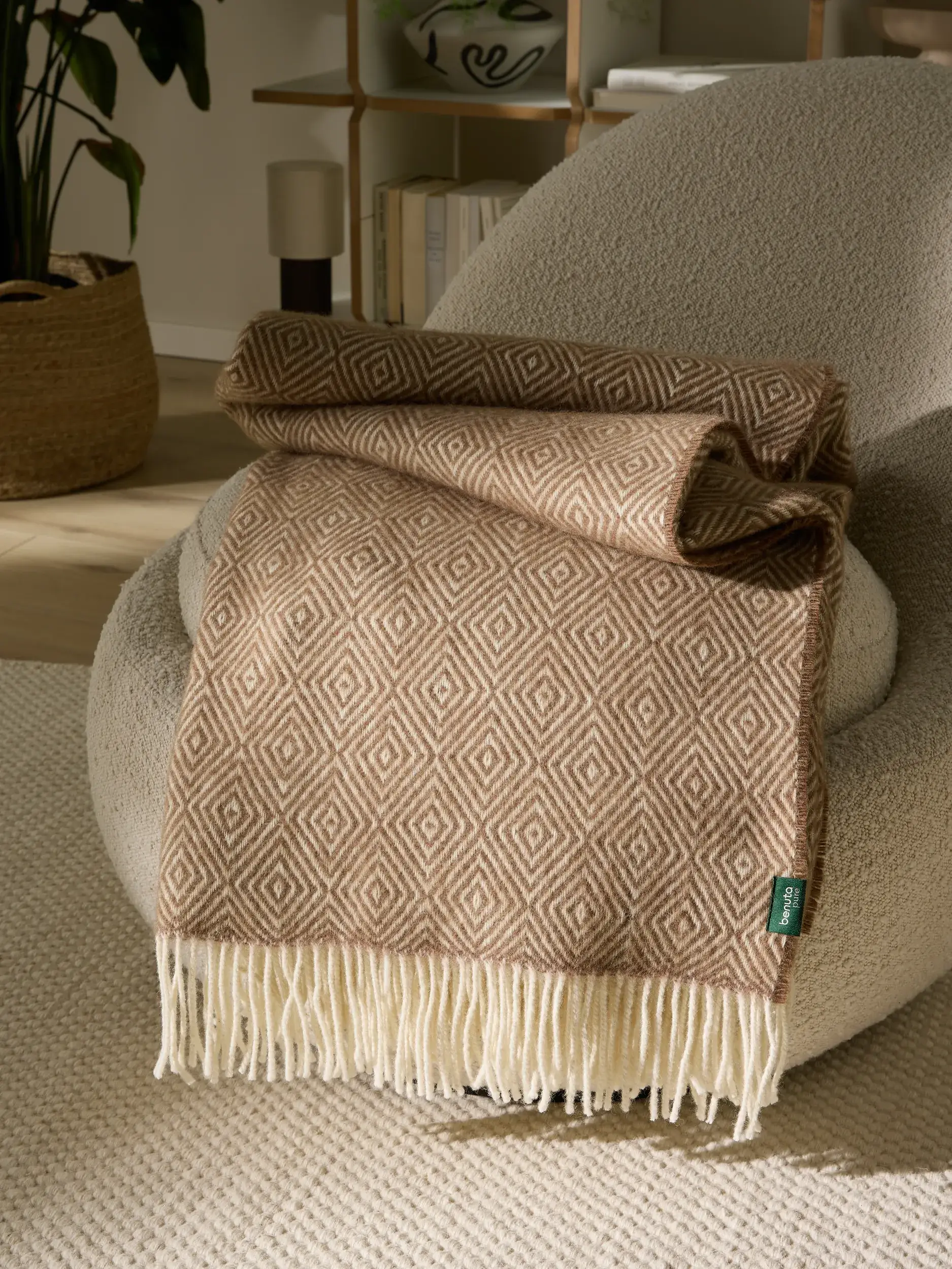 Wolldecke Bianca Braun von benuta Pure