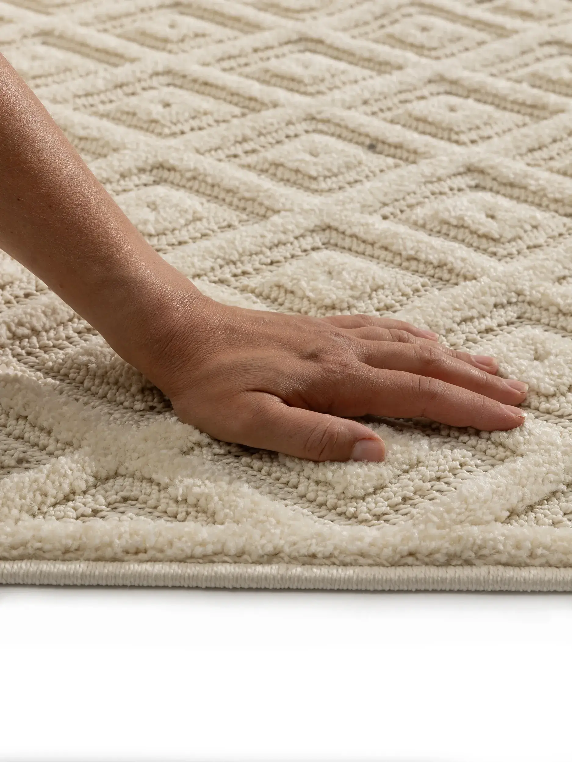 Rug made of 100% Polypropylen in White with a 100% Polypropylen high pile by benuta Basic