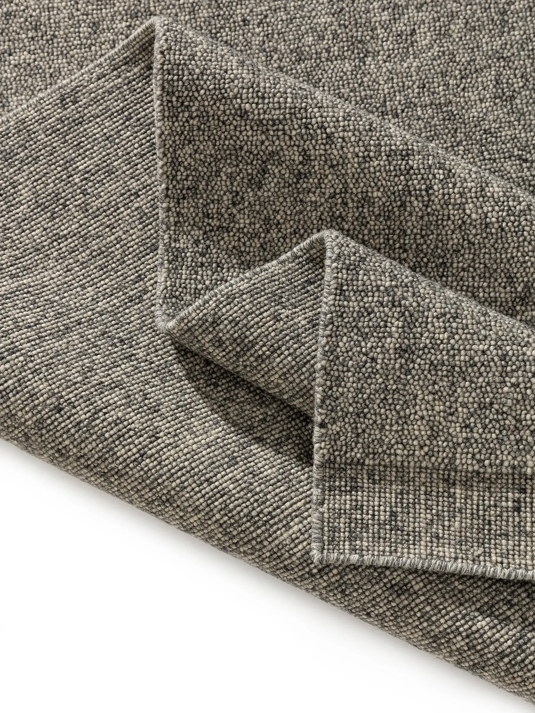 Teppich aus 80% Wolle, 20% Baumwolle in Grau mit 80% Wolle, 20% Baumwolle hohem Flor von benuta Pure