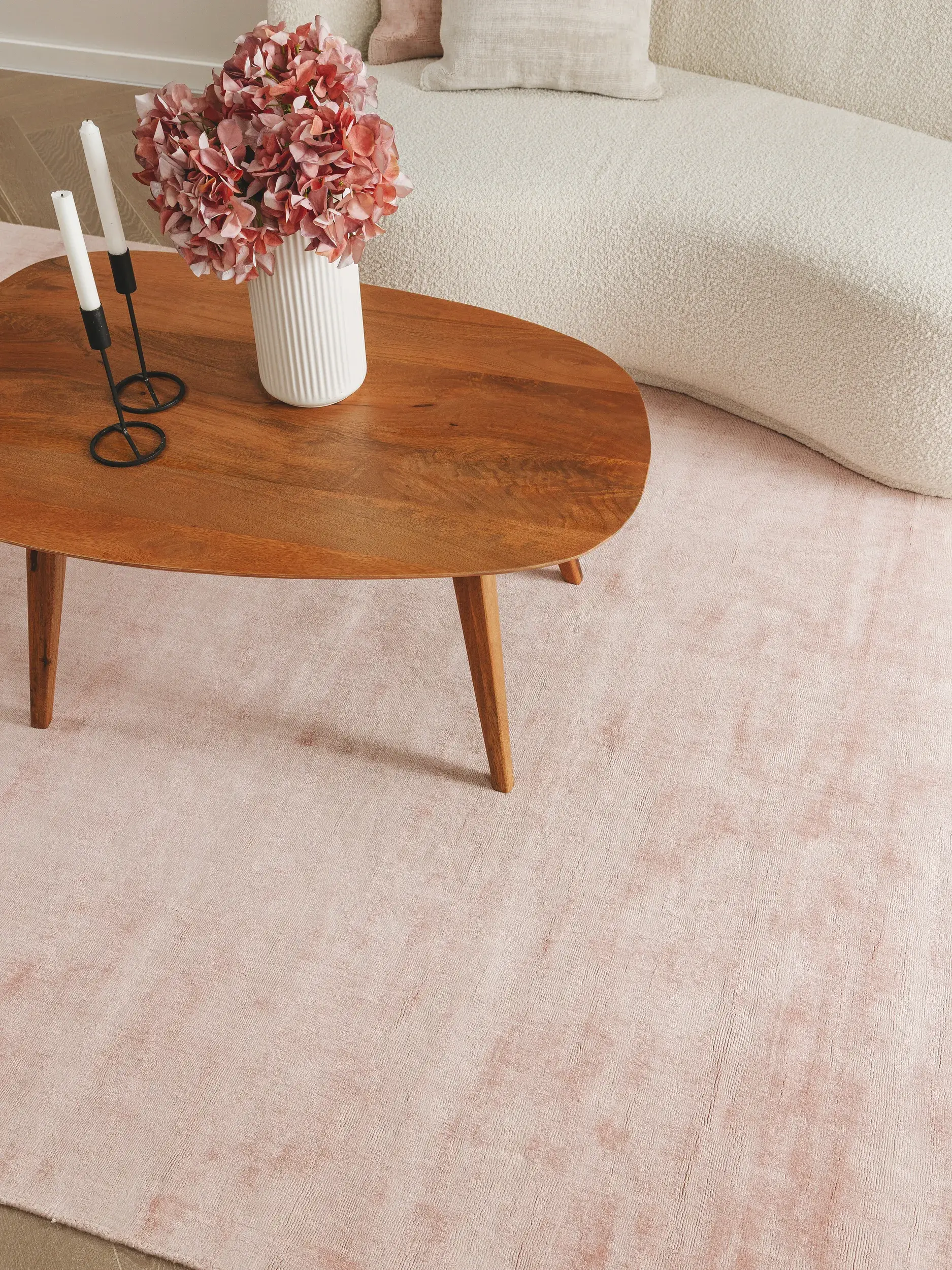 Teppich Nova aus 100% Viskose in Rosa von benuta Pure
