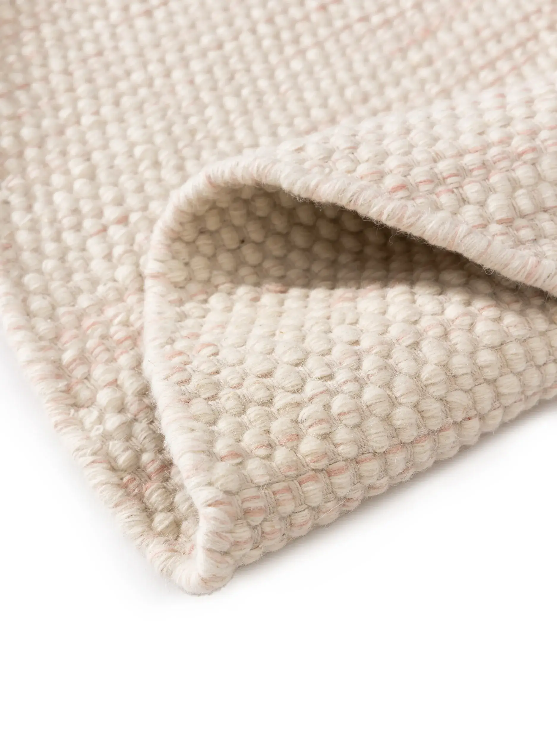 Teppich aus 100% Wolle (aus Neuseeland) in Rosa mit 100% Wolle (aus Neuseeland) hohem Flor von Lytte