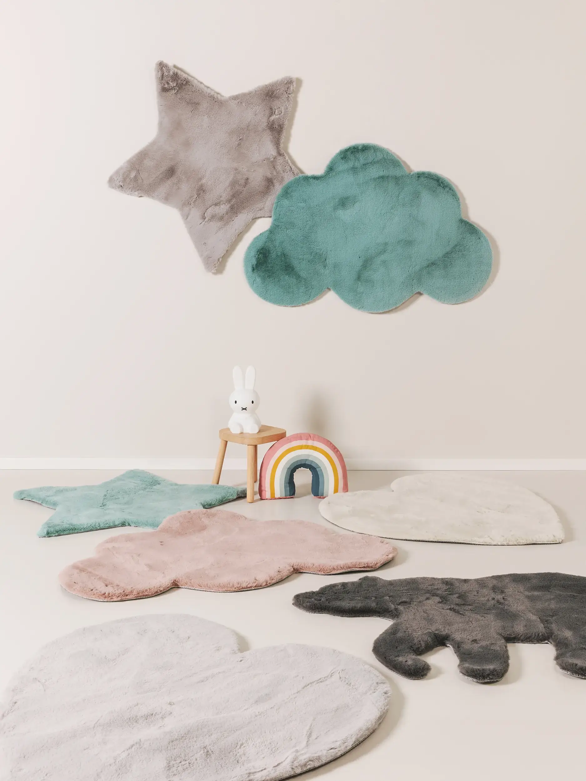 Teppich aus 100% Polyester in Grau mit 100% Polyester hohem Flor von Lytte