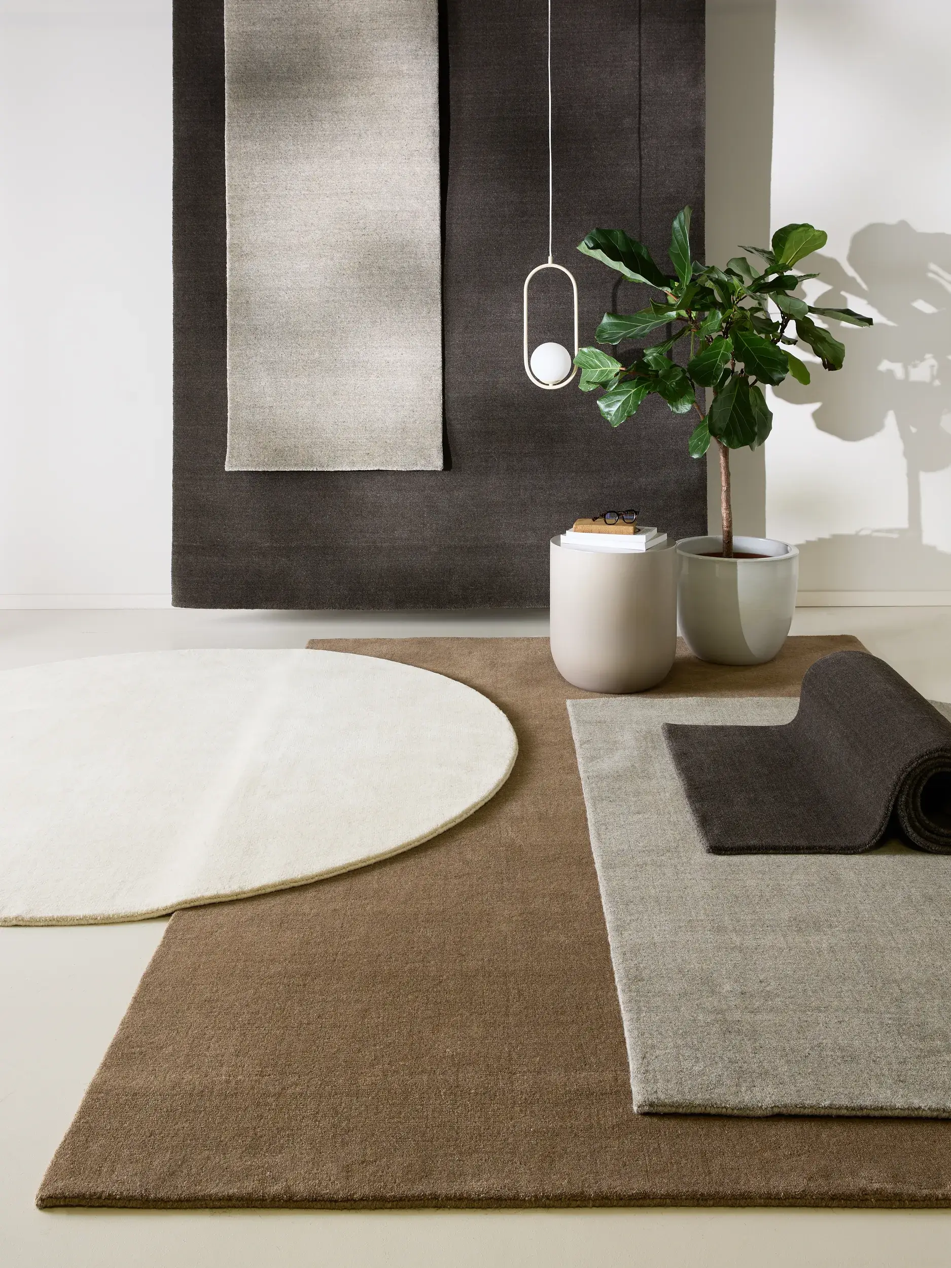 Teppich aus 100% Wolle in Grau mit 100% Wolle hohem Flor von benuta Pure
