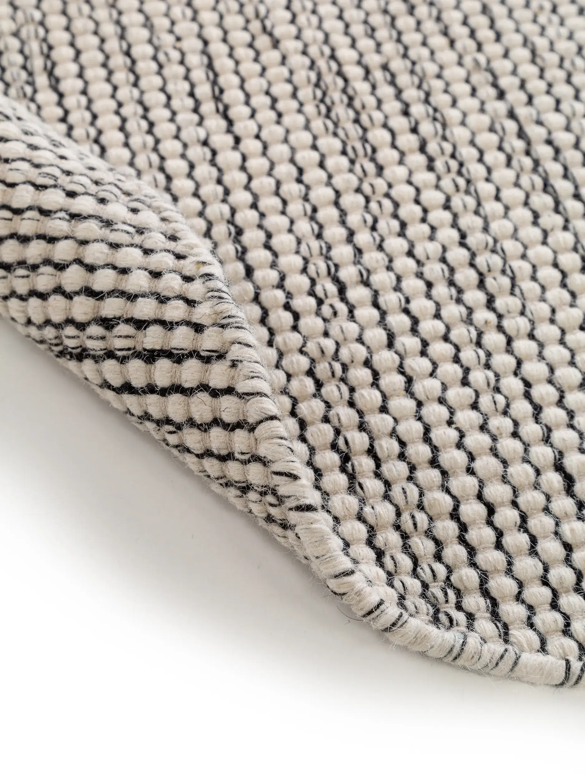 Rug made of 80% Wolle, 20% Baumwolle in Beige with a 80% Wolle, 20% Baumwolle high pile by benuta Pure