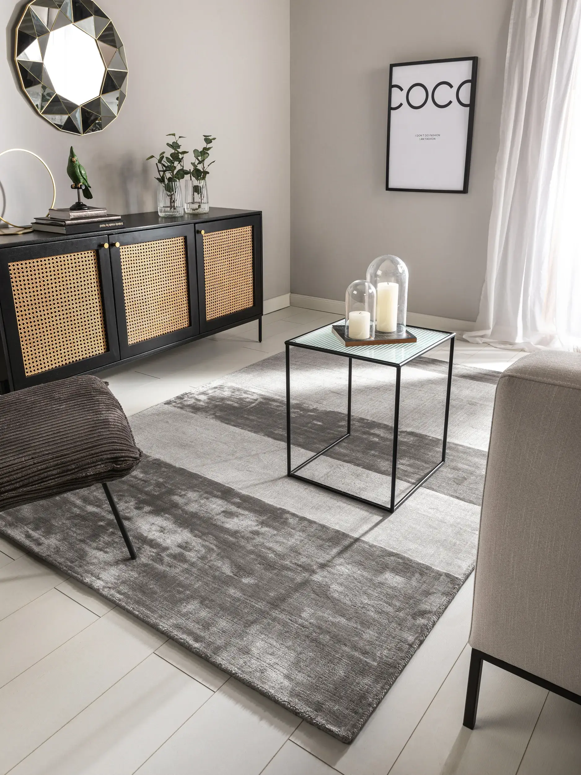 Vloerkleed Hudson van 100% Viscose in Grijs van benuta pure