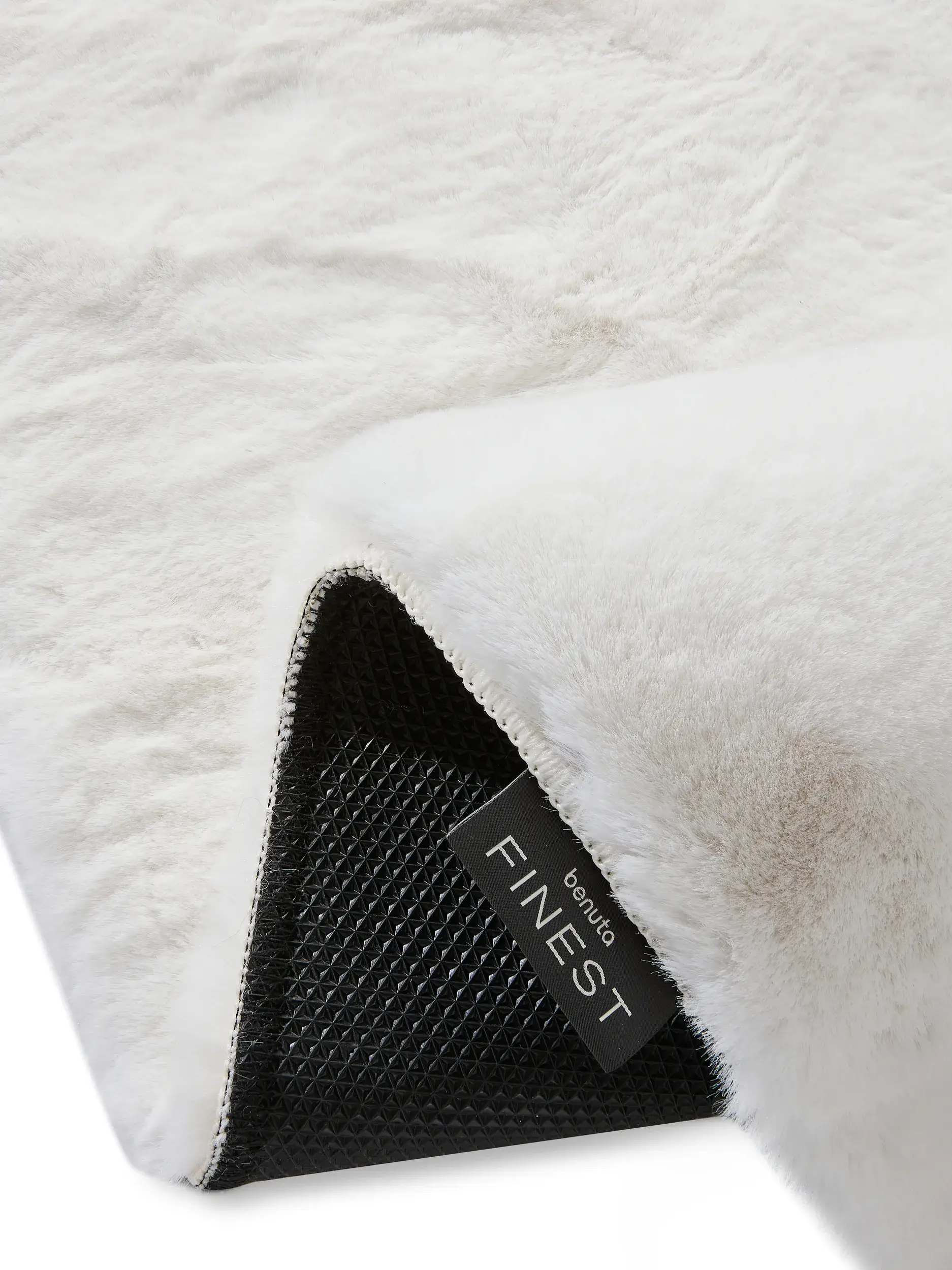 Rug made of 100% Polyester in White with a 100% Polyester high pile by benuta Finest